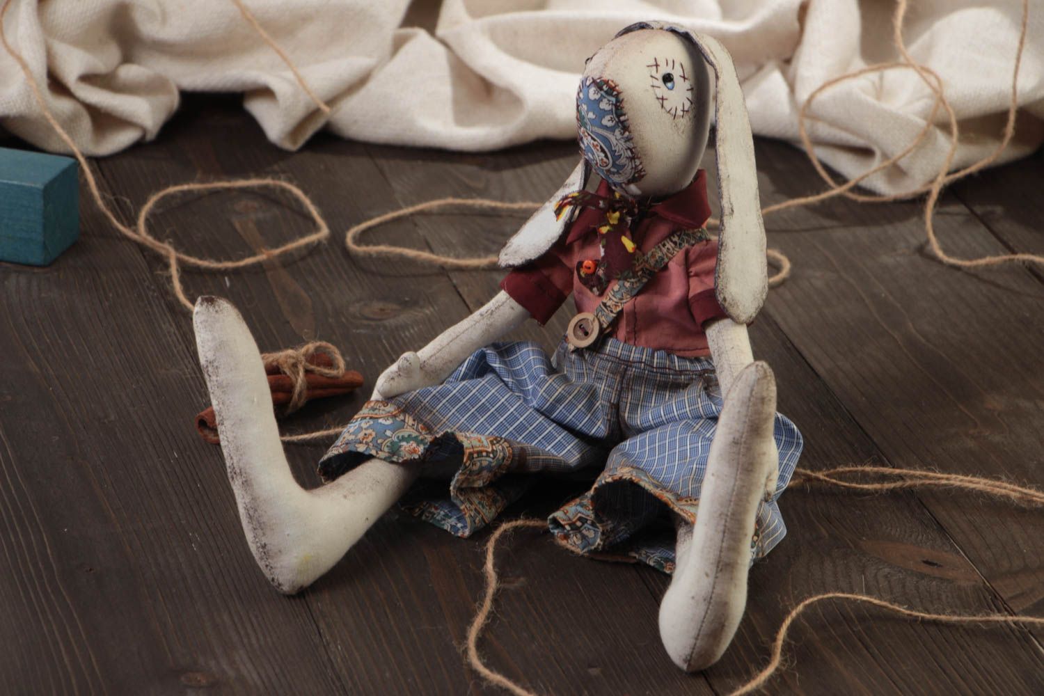 Jouet mou fait main en tissu Lapin original de style vintage cadeau et décor photo 1