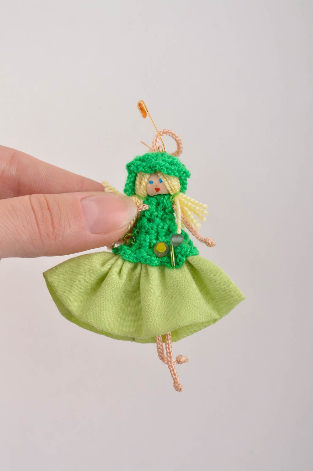 Broche hecho a mano muñeca con vestido verde regalo original accesorio de moda foto 5