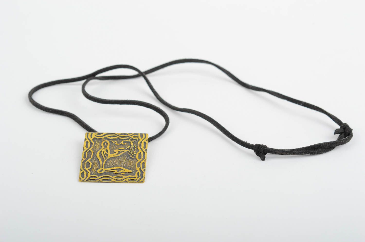 Pendentif en métal Bijou fait main carré design en laiton Accessoire femme photo 3