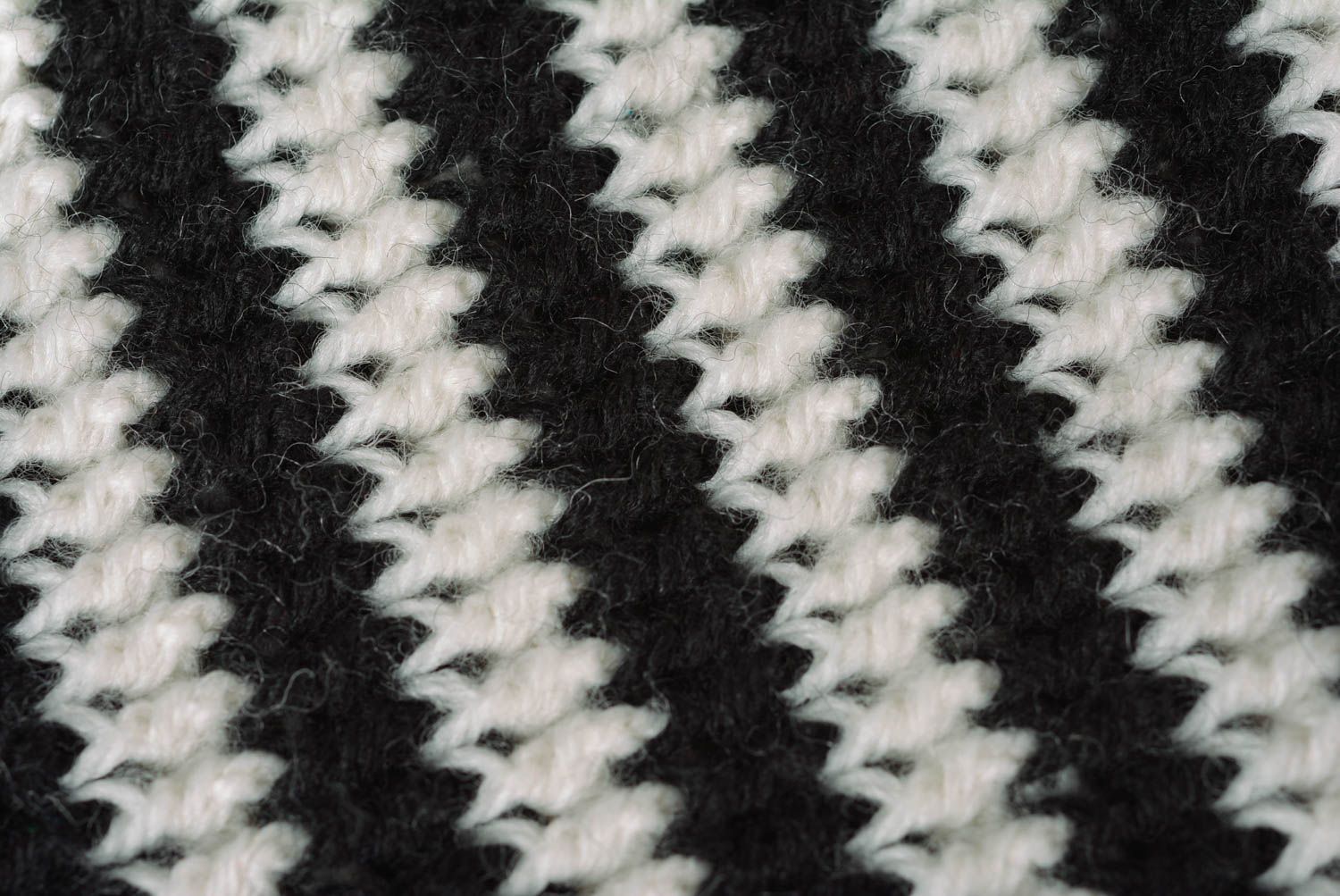 Écharpe tricotée crochet Vêtement enfant fait main rayée zèbre Cadeau original photo 5