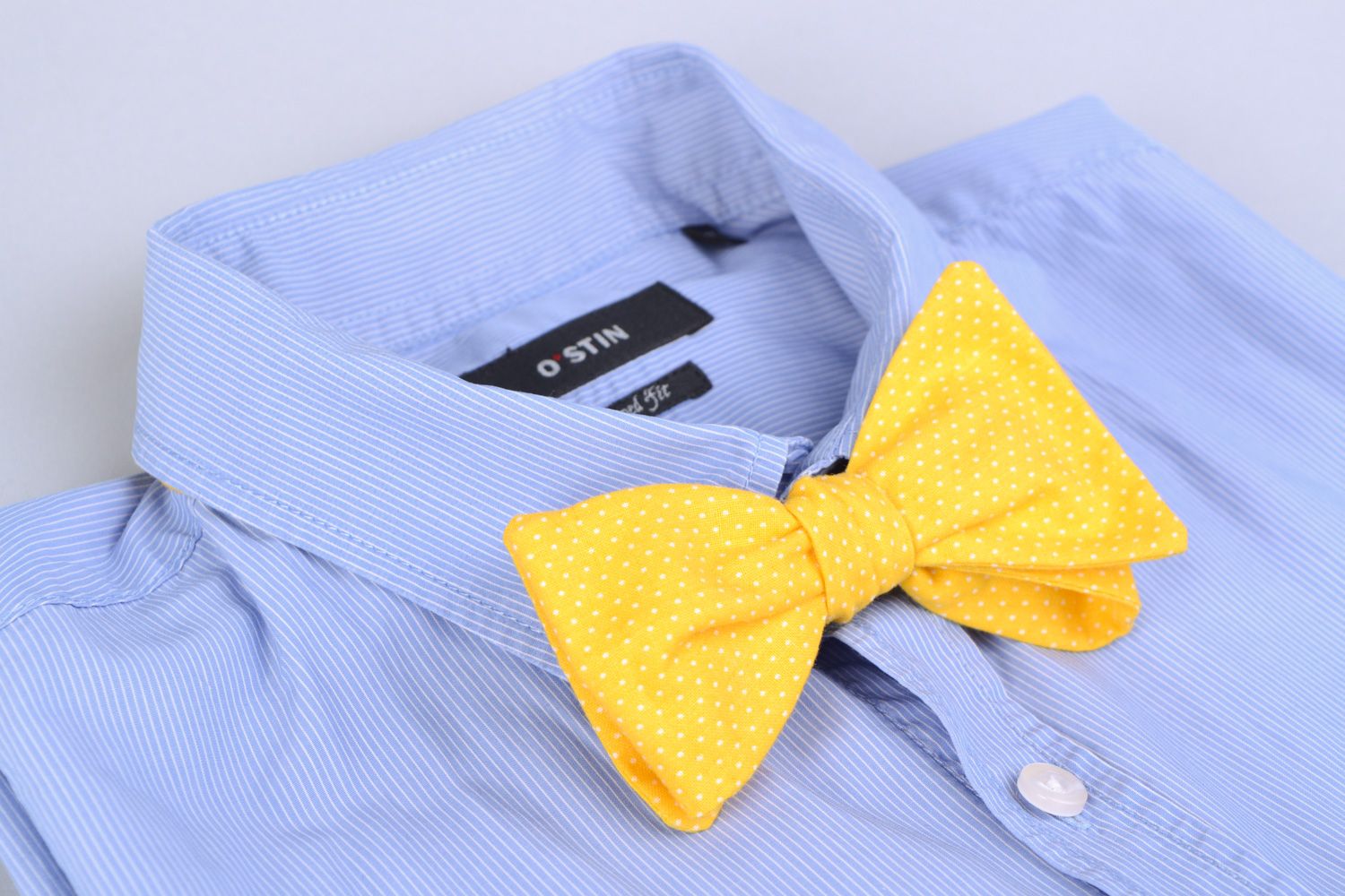 Handmade stylish bright bow tie sewn of yellow polka dot American cotton unisex photo 1
