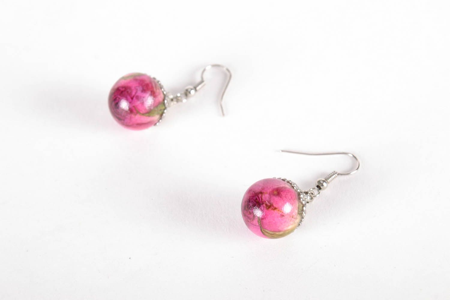 Earrings with rose petals and epoxy photo 2