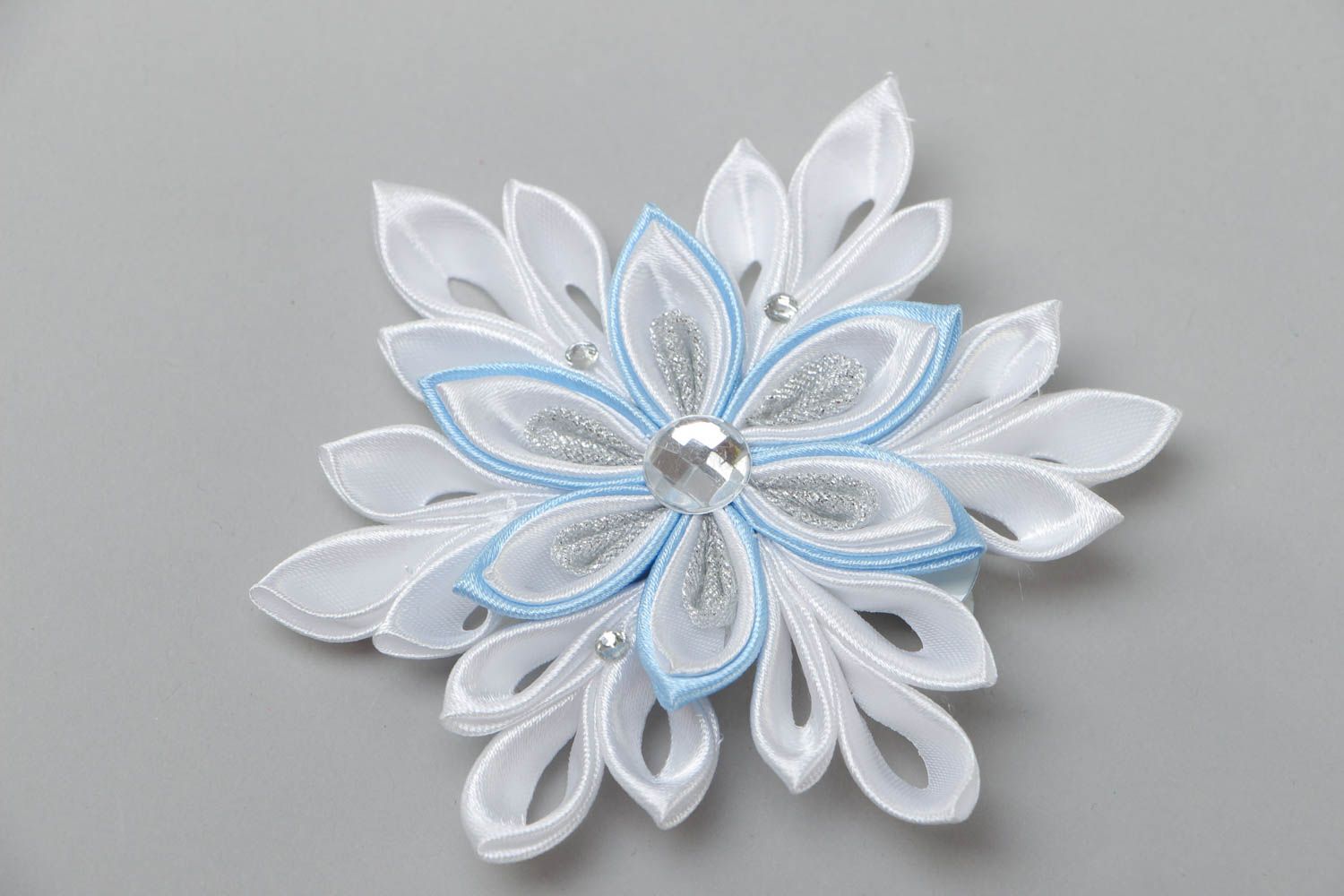 Handmade kanzashi hair clip with white satin ribbons and rhinestones Snowflake photo 2