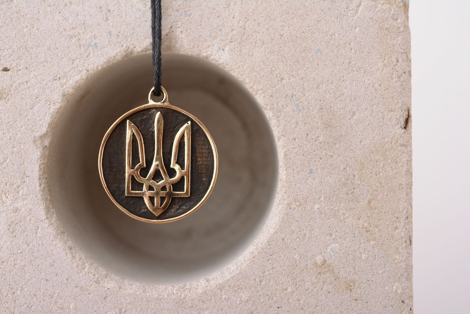 Bronze pendant with trident photo 3