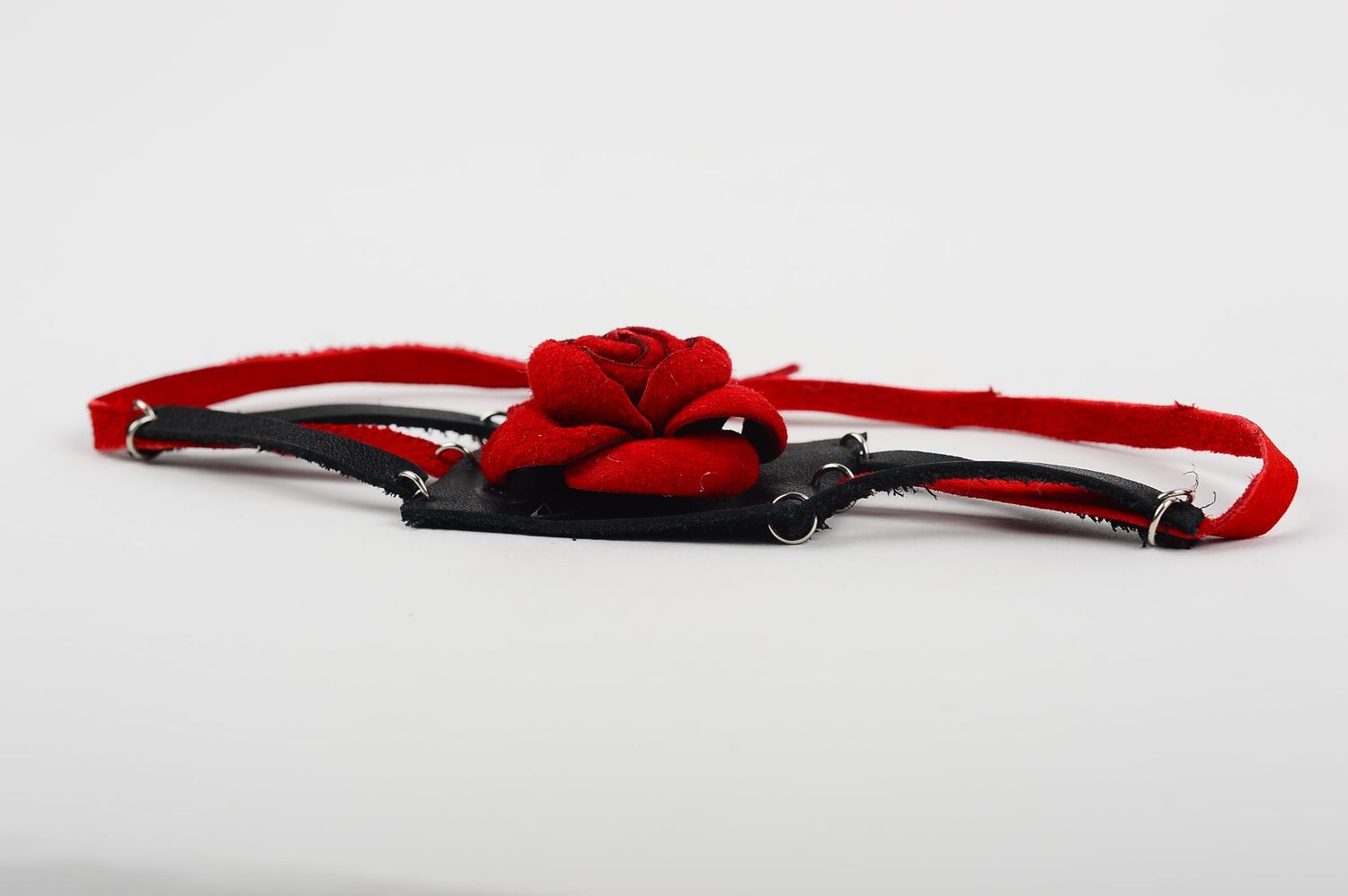 Bracelet cuir Bijou fait main avec rose rouge design Accessoires femme photo 4