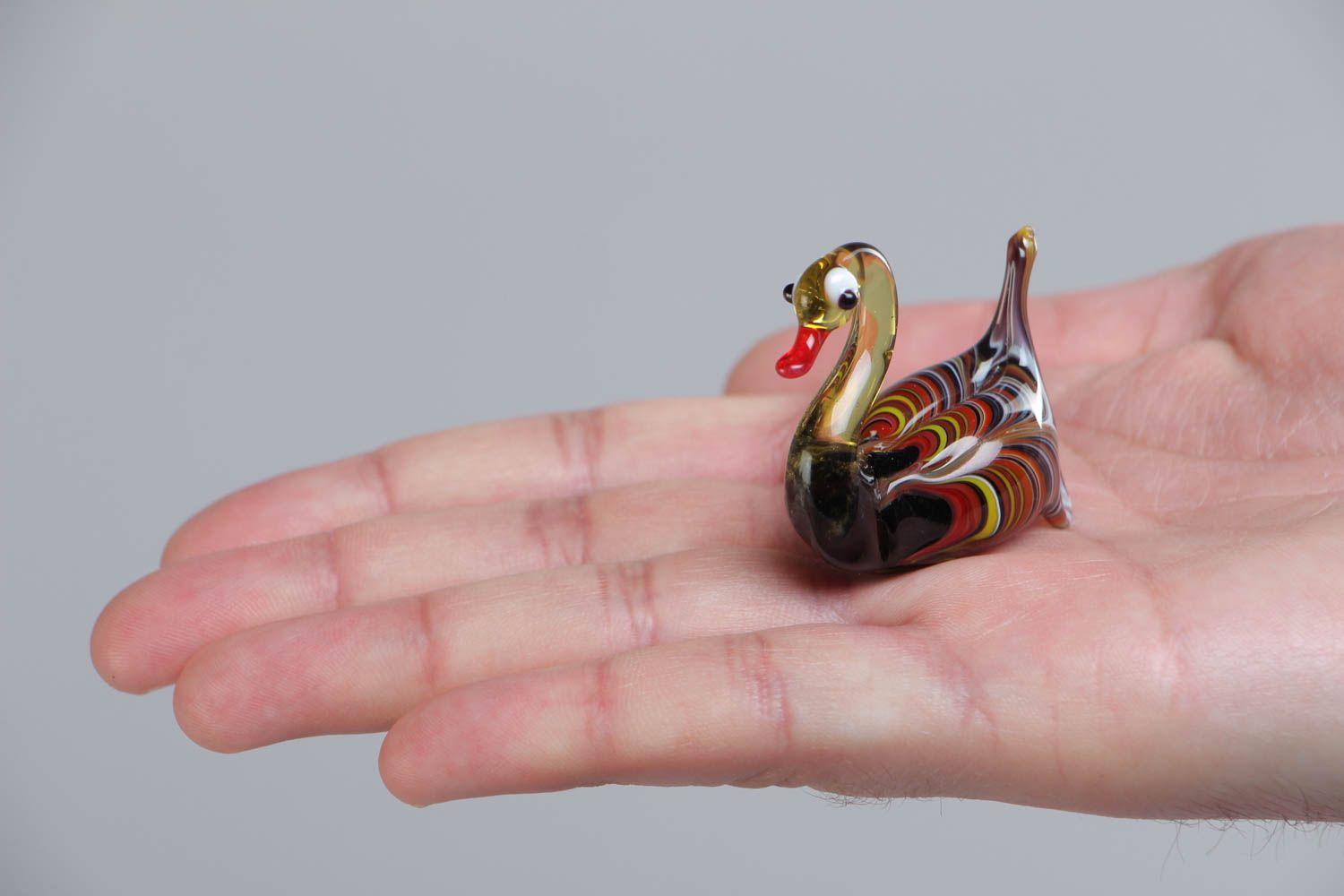Beautiful miniature handmade lampwork glass figurine of swan photo 5