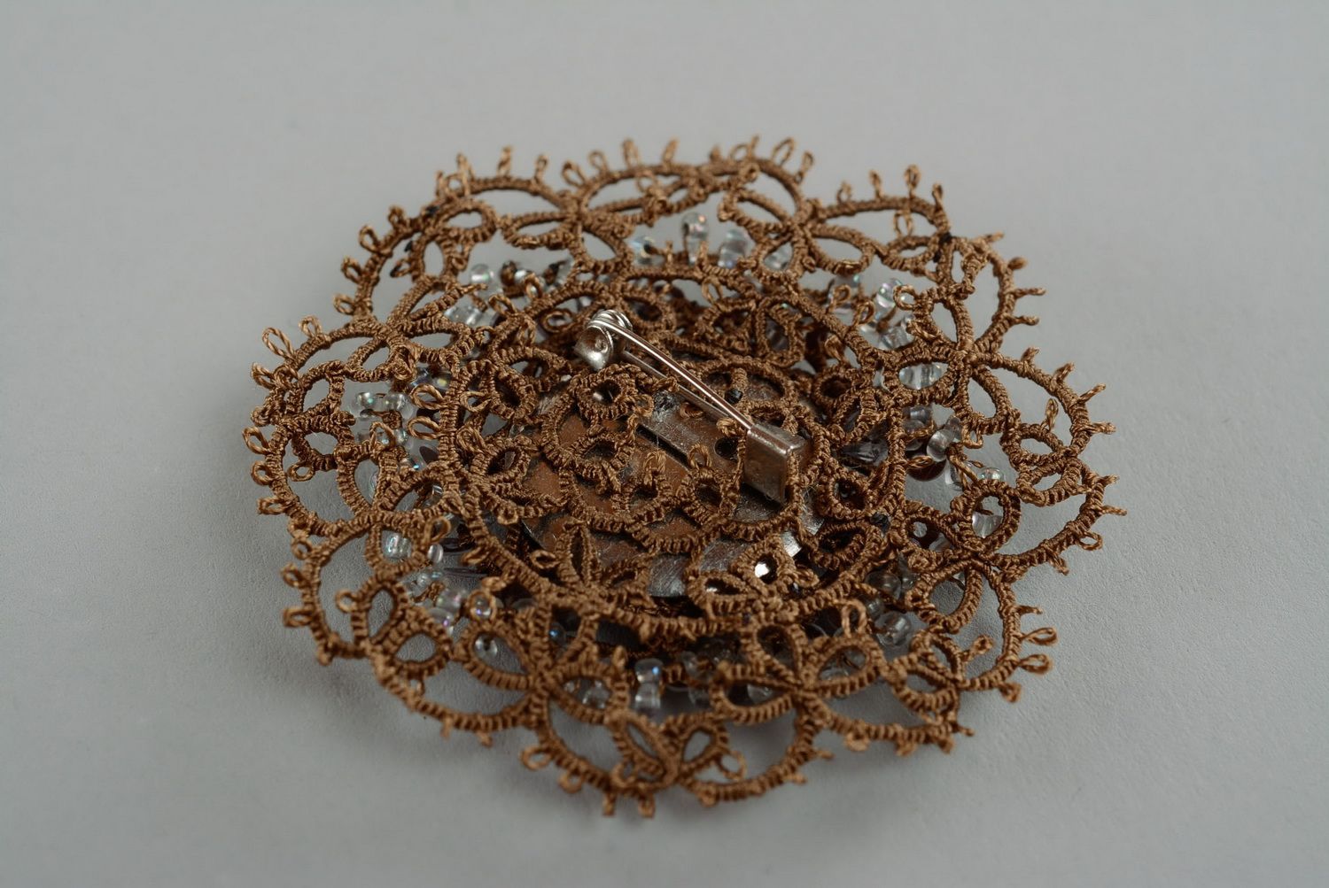 Brooch made using tatting technique photo 4