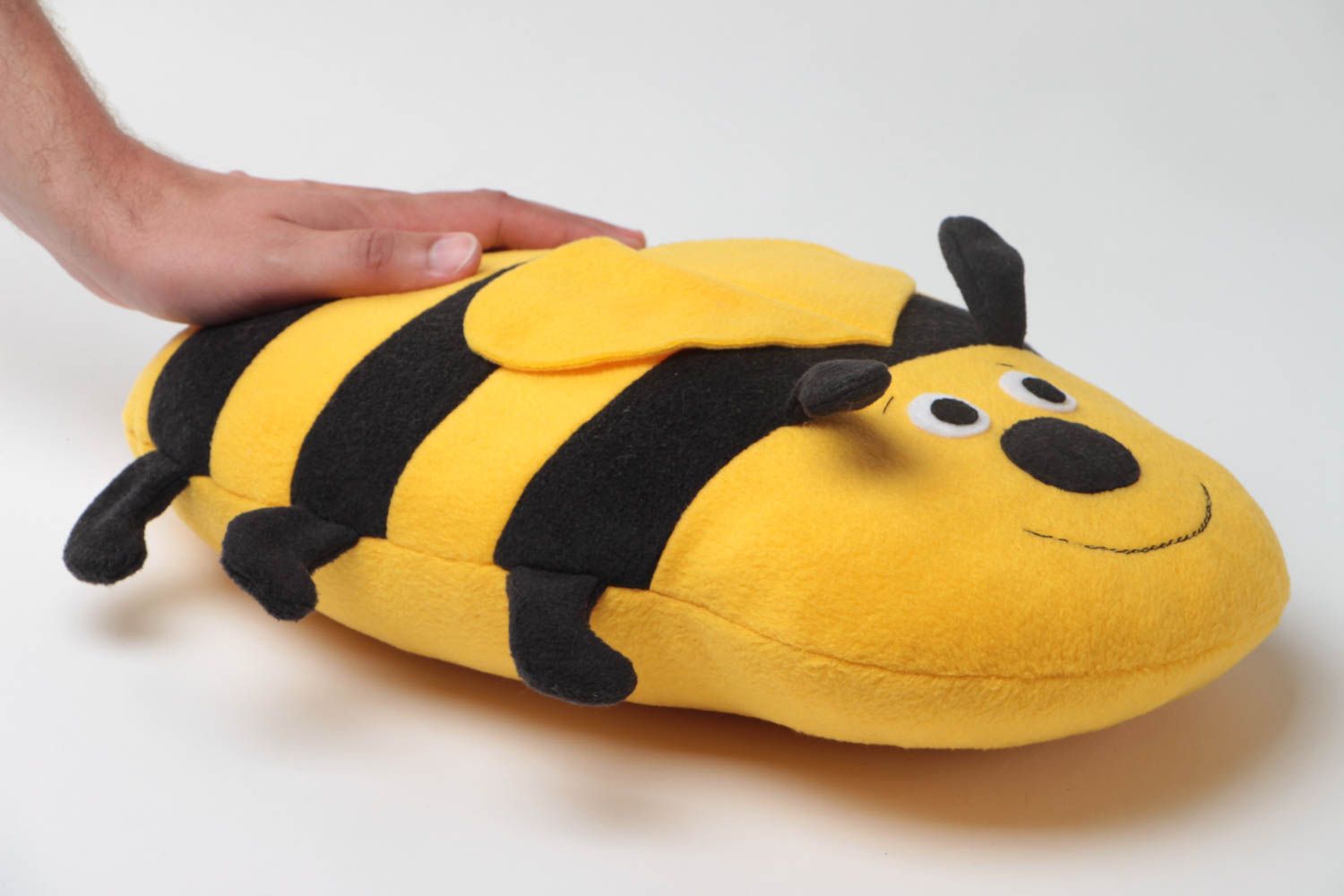Coussin fait main en forme d'abeille jaune noir pour enfant ou décoratif photo 5