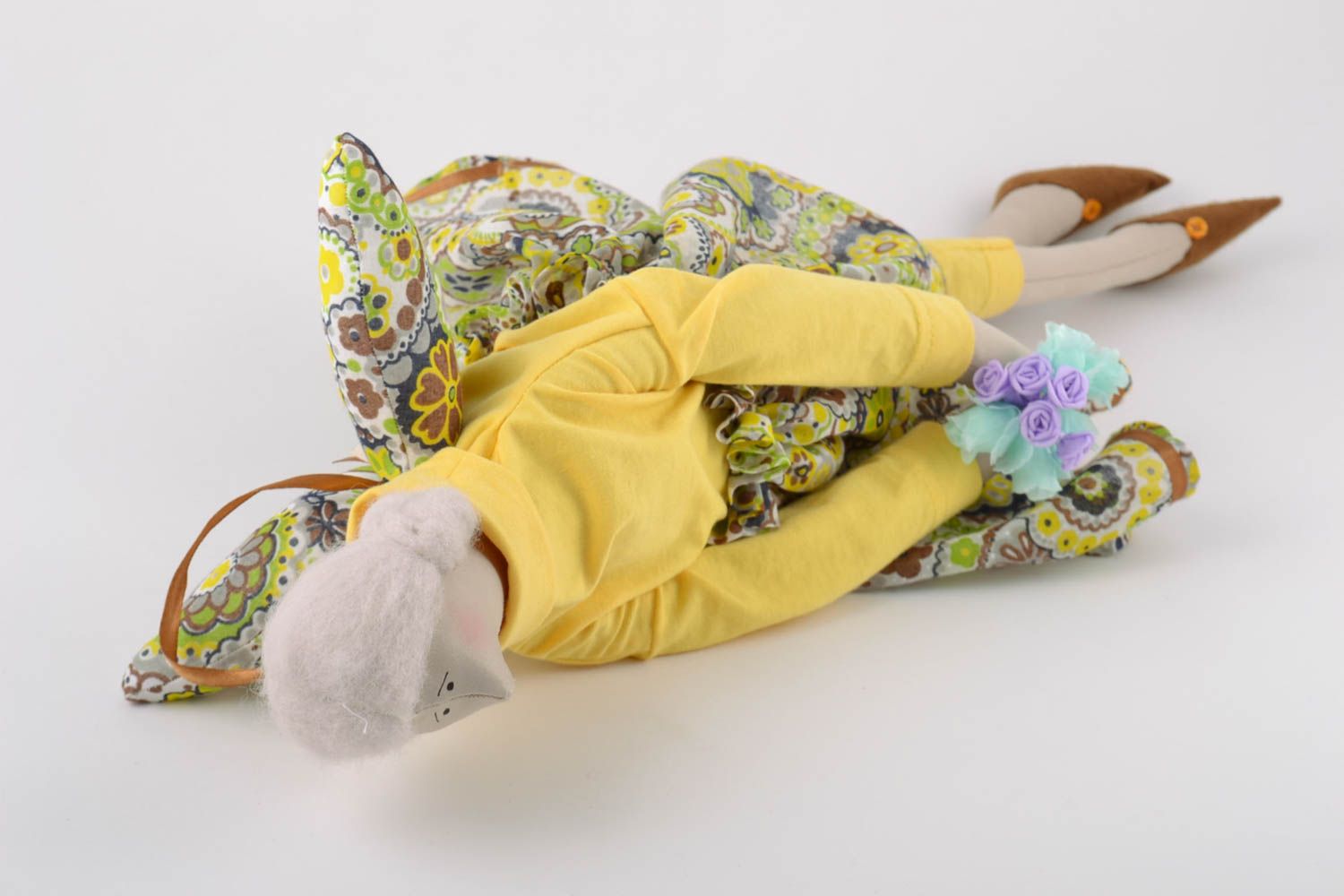 Авторская игрушка в виде куклы с крыльями ручной работы текстильная красивая для декора фото 5