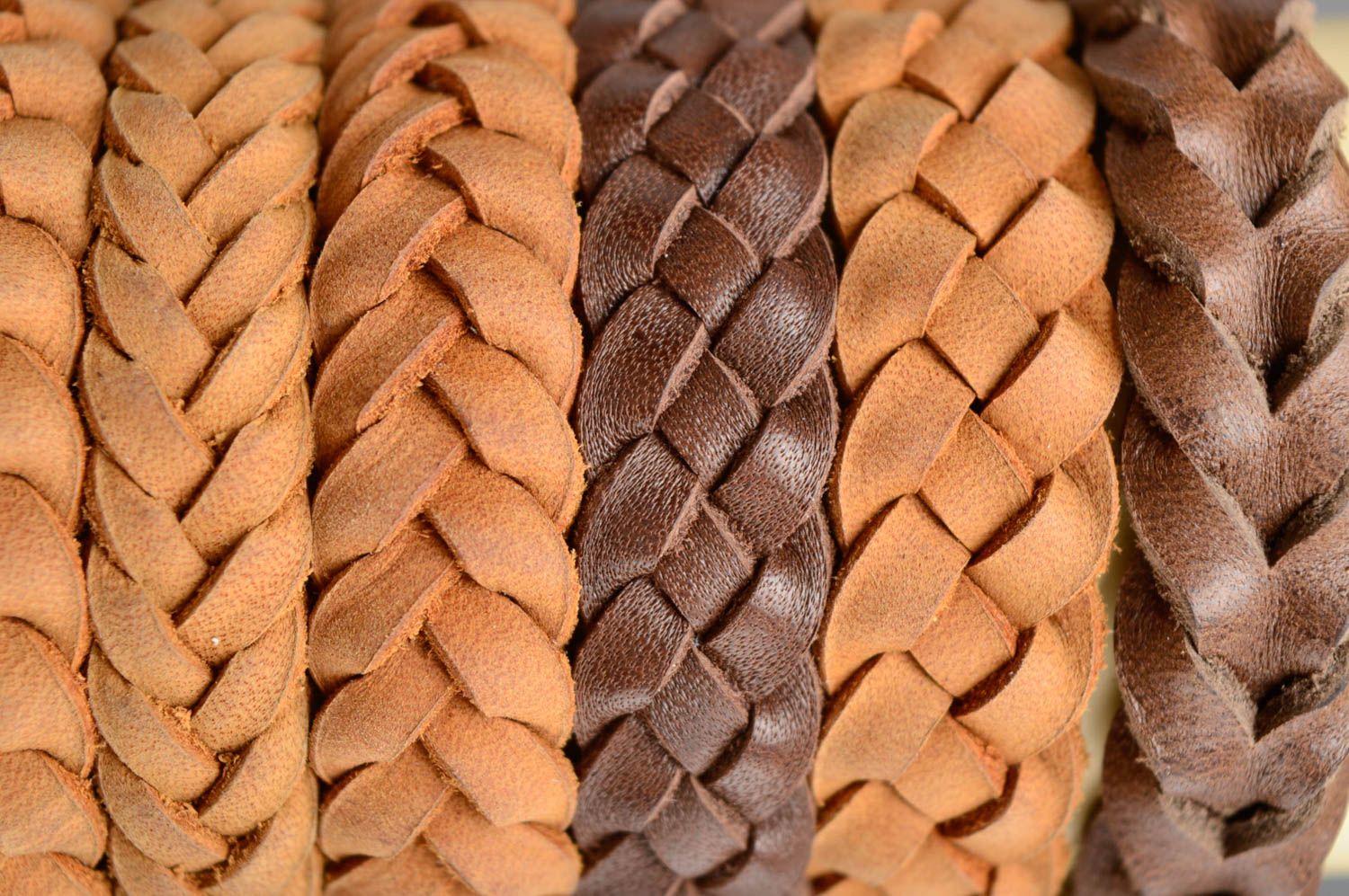Плетеный браслет из кожи коричневого цвета фото 5