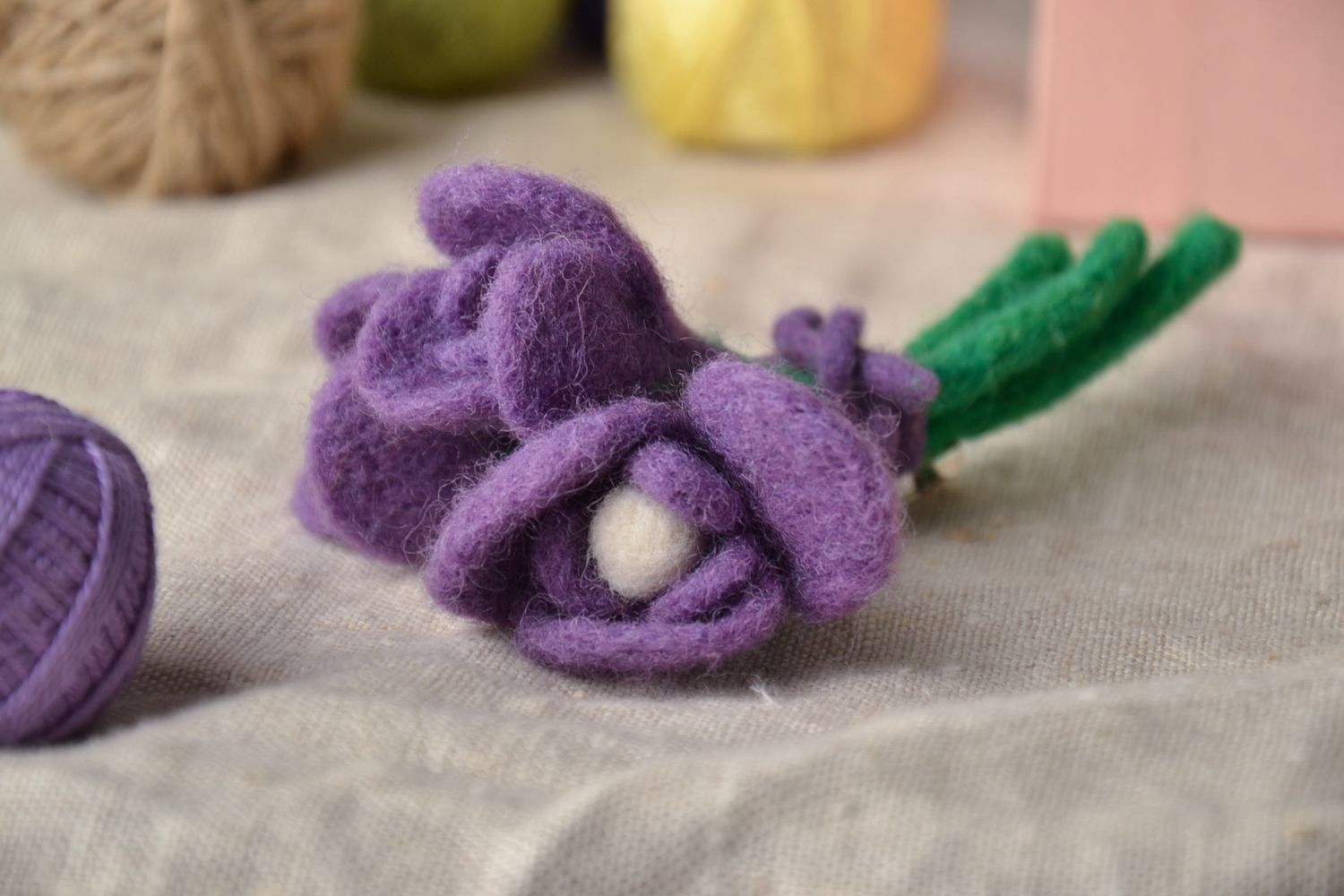 Floral brooch felted of wool photo 1