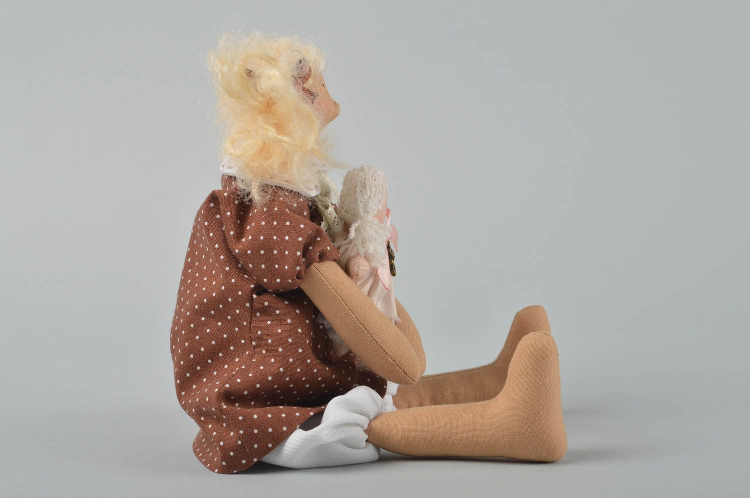 Bambola in stoffa fatta a mano pupazzo tessile originale giocatolo da bambine
 foto 5