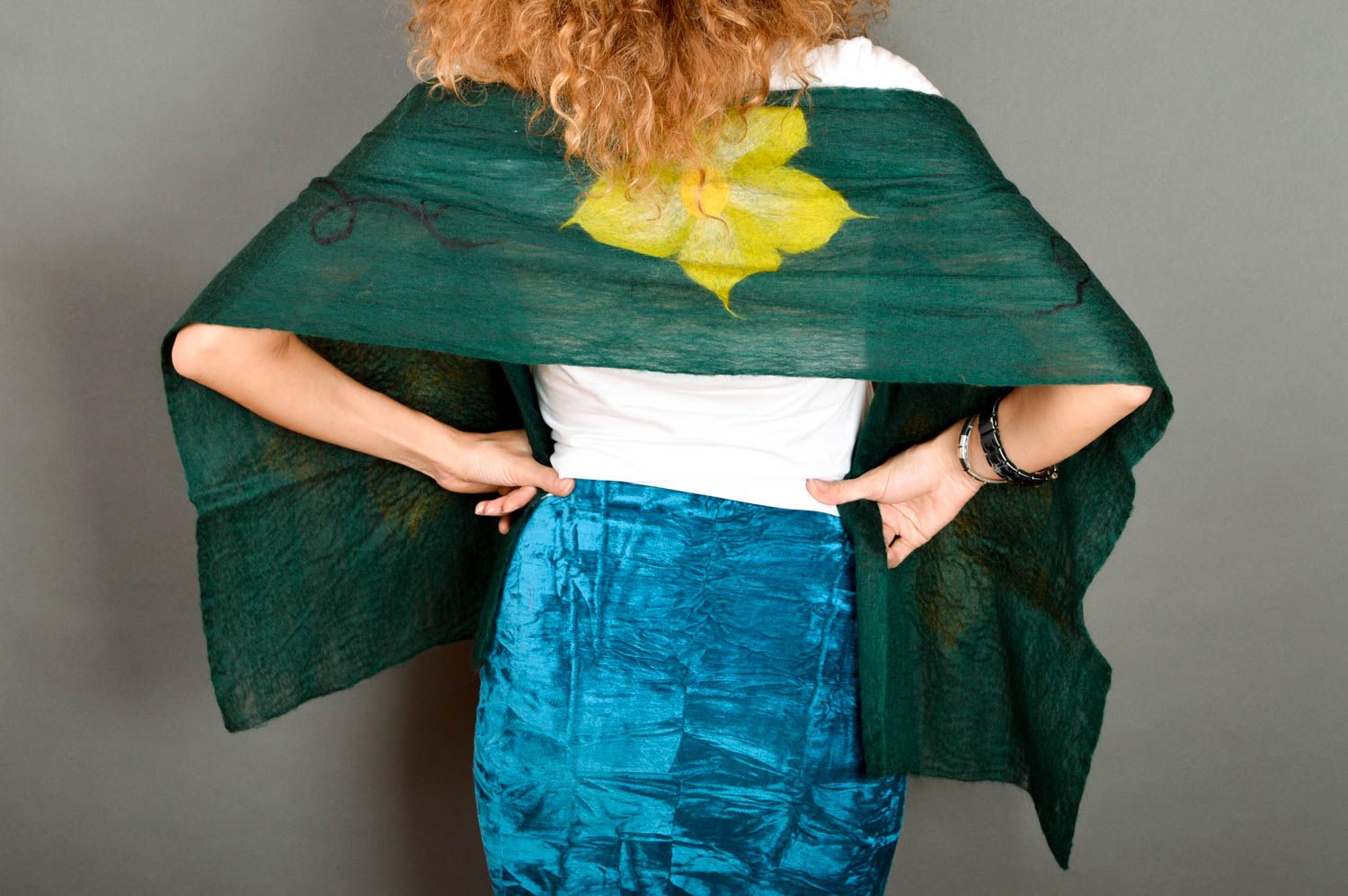 Handmade gefilzter Schal Frauen Accessoire Geschenk für Frau aus Wolle  foto 5