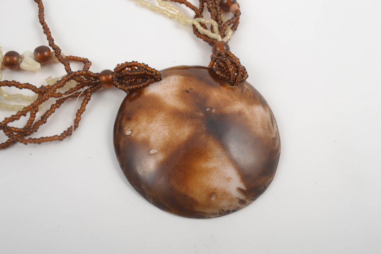 Collier pendentif rond Bijou fait main os agate perles rocaille Accessoire femme photo 2