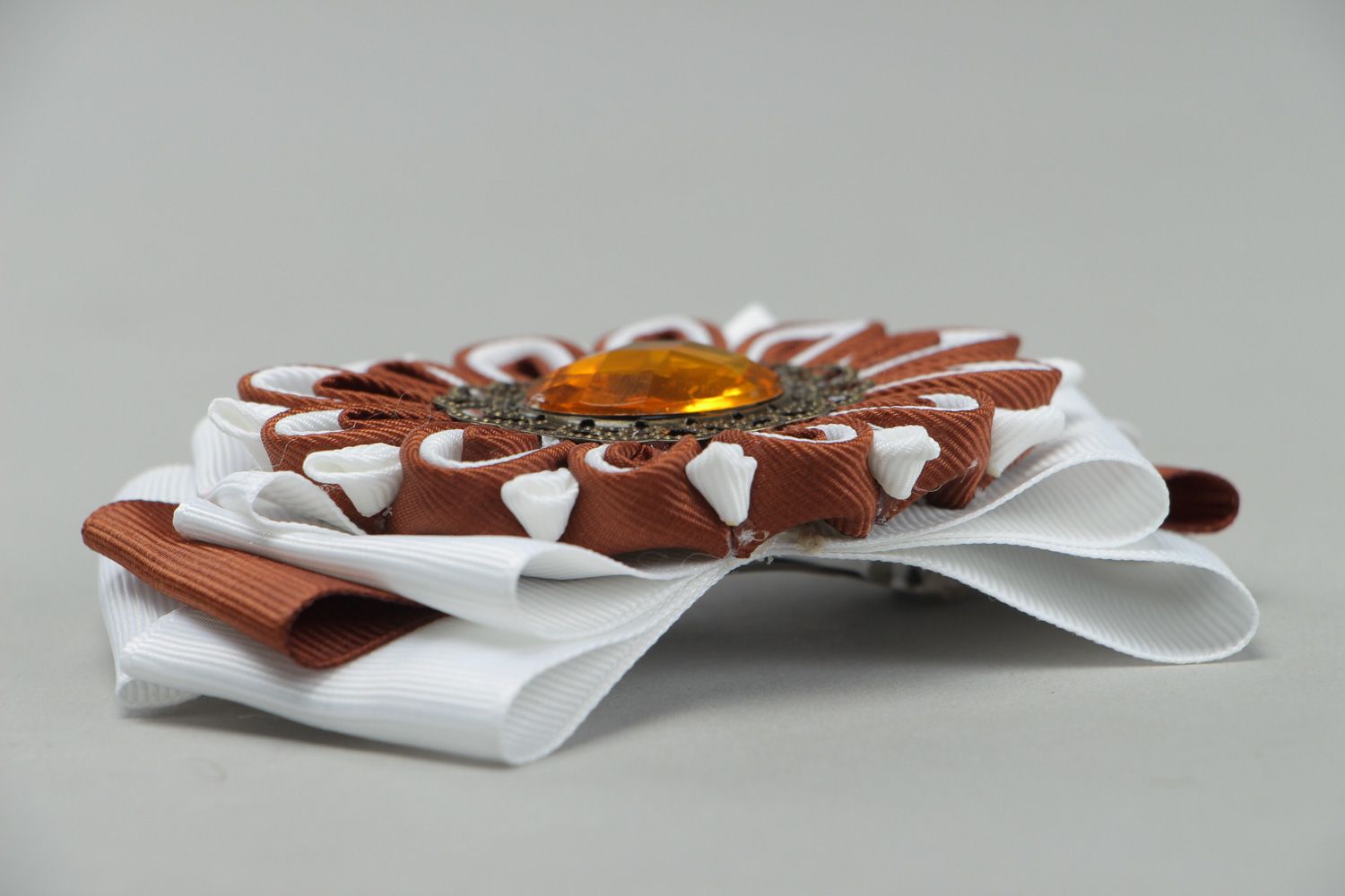 Brown and white handmade kanzashi hair clip with rep ribbons and cabochon photo 2