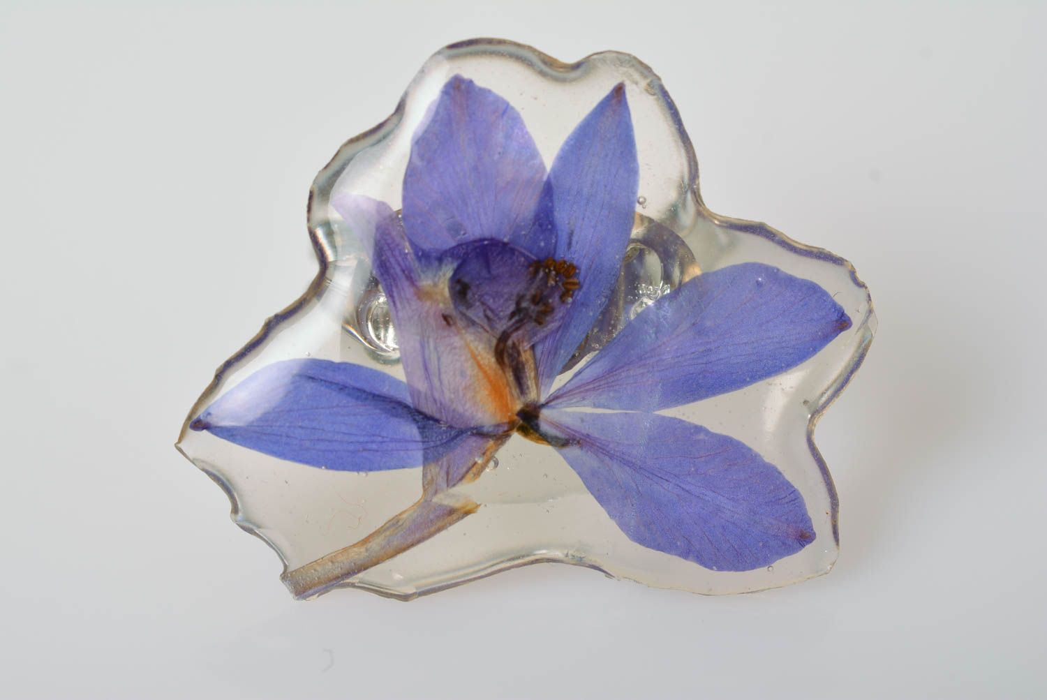 Anillo de resina epoxi hecho a mano femenino original con flores naturales foto 5