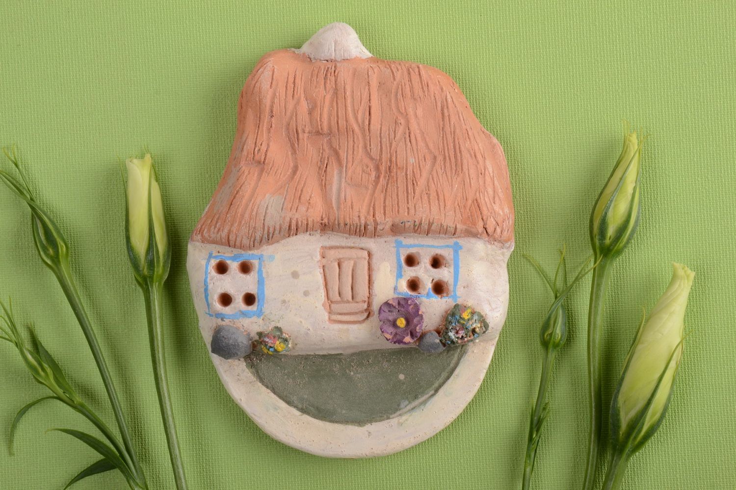 Aimant frigo céramique peint décoratif Maisonnette fait main style ethnique photo 1