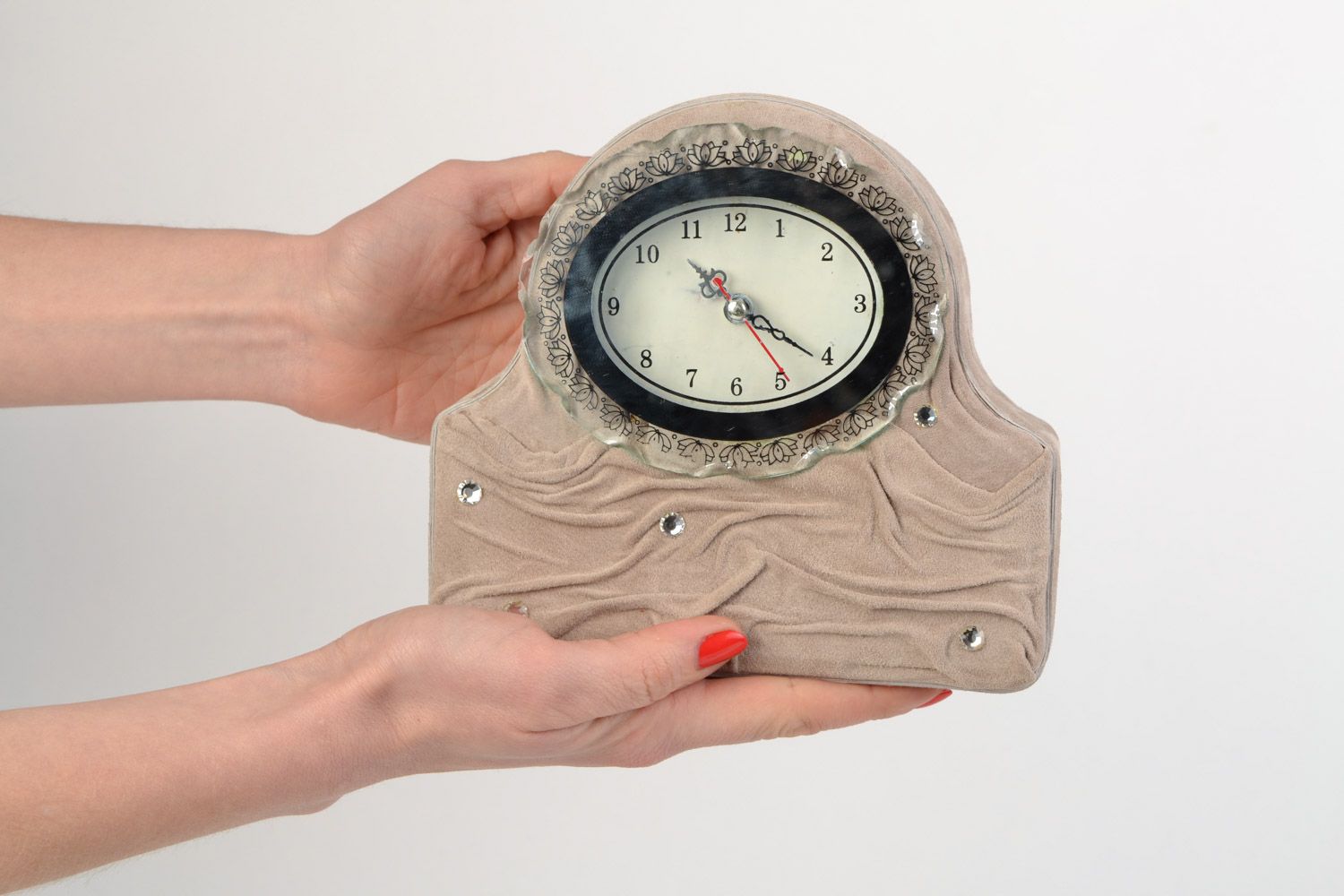 Винтажные часы-шкатулка декорированные замшей ручной работы с кристалами фото 2