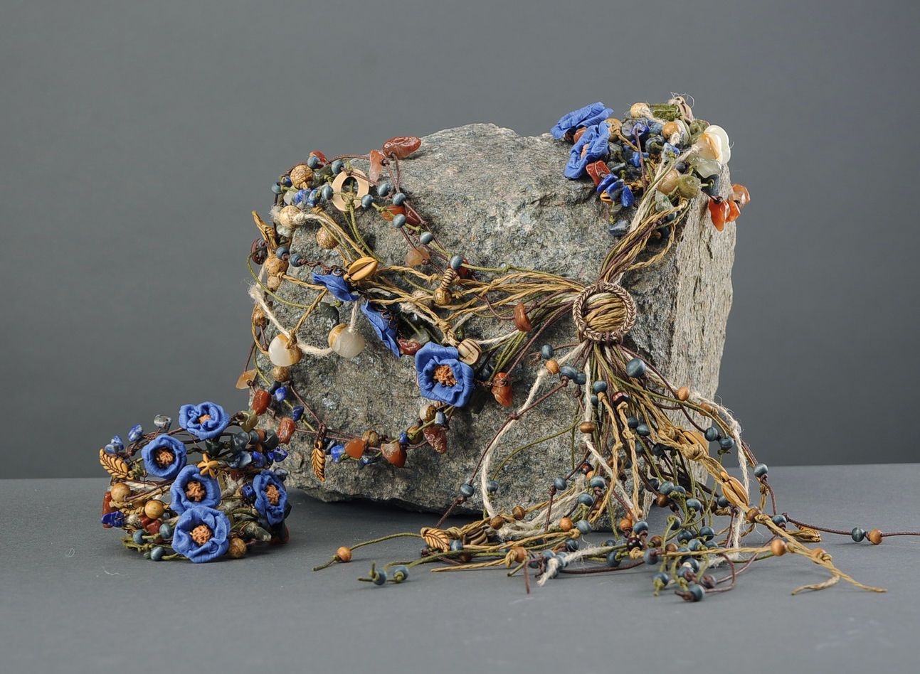 Jewelry set made of natural stones photo 3