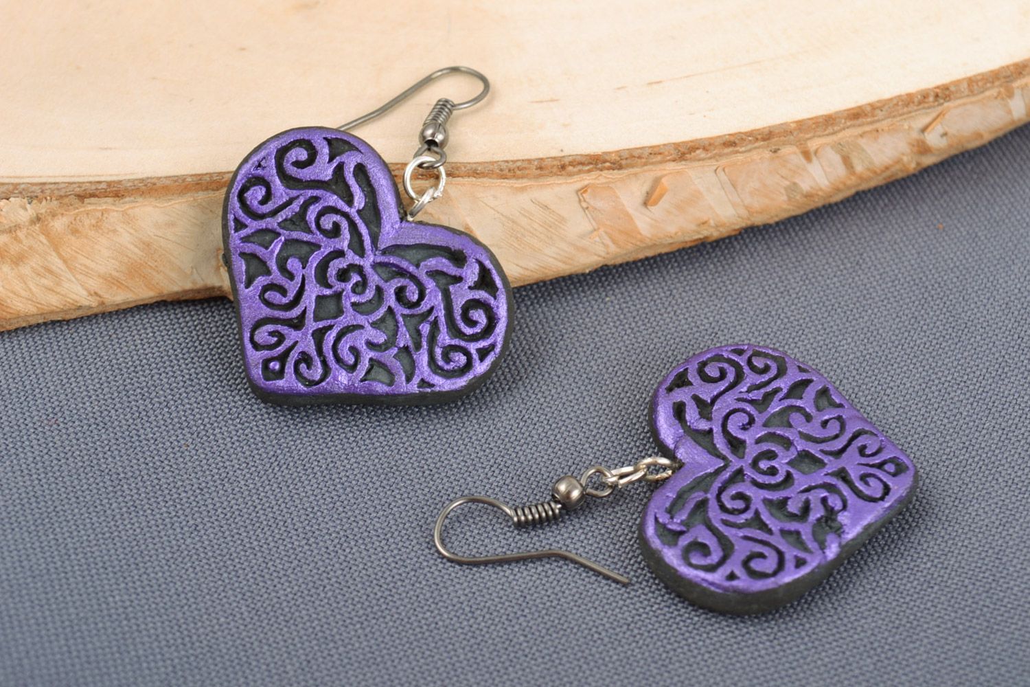 Глиняные серьги с росписью ручной работы авторские женские черные с фиолетовым фото 1