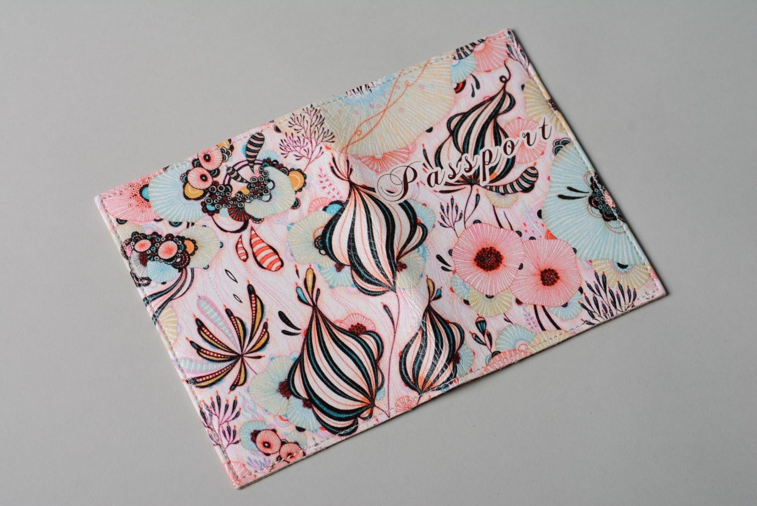 Кожаная обложка на паспорт с цветочным принтом  фото 2