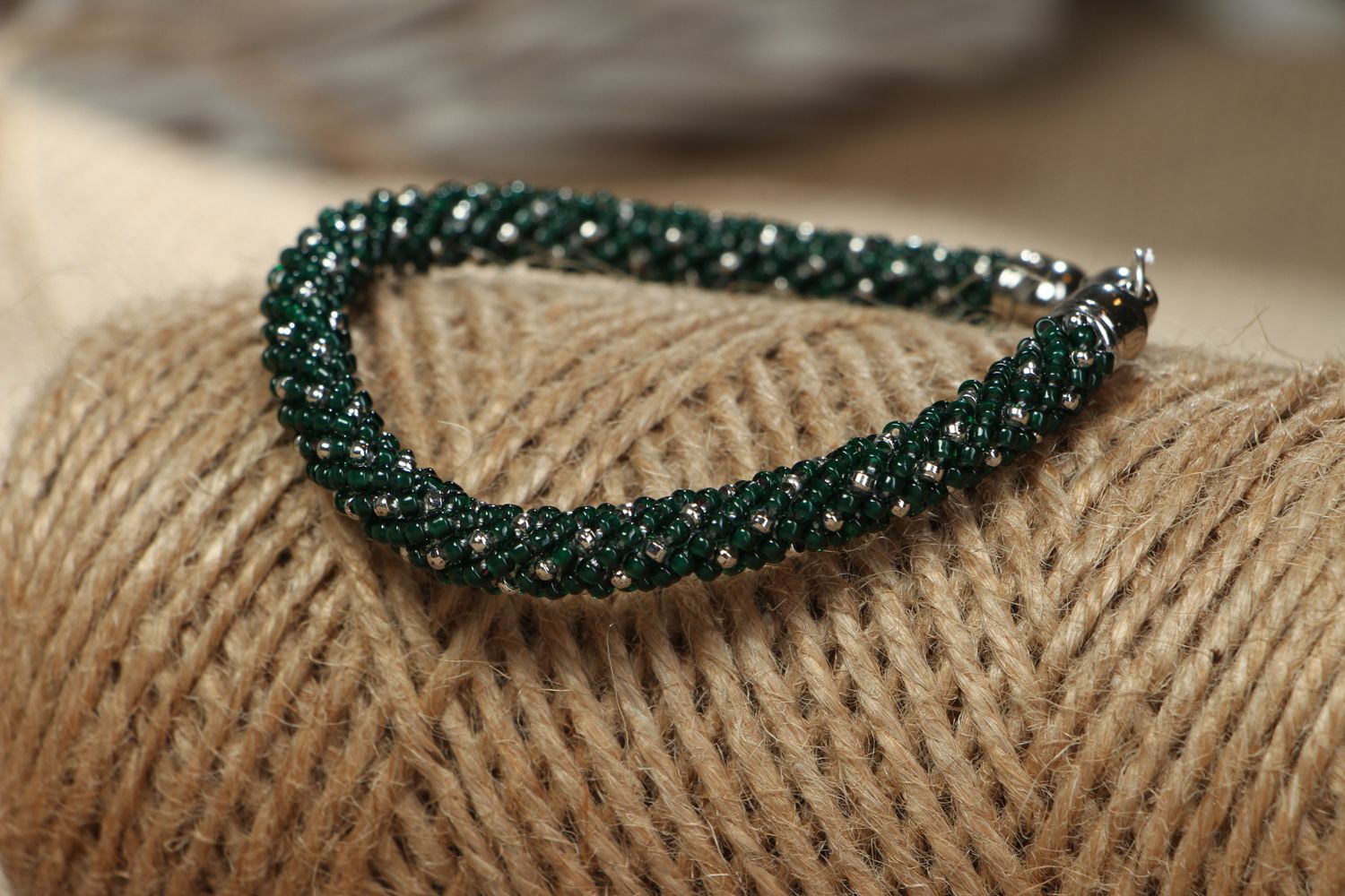 Bracelet en perles de rocaille au crochet noir photo 4