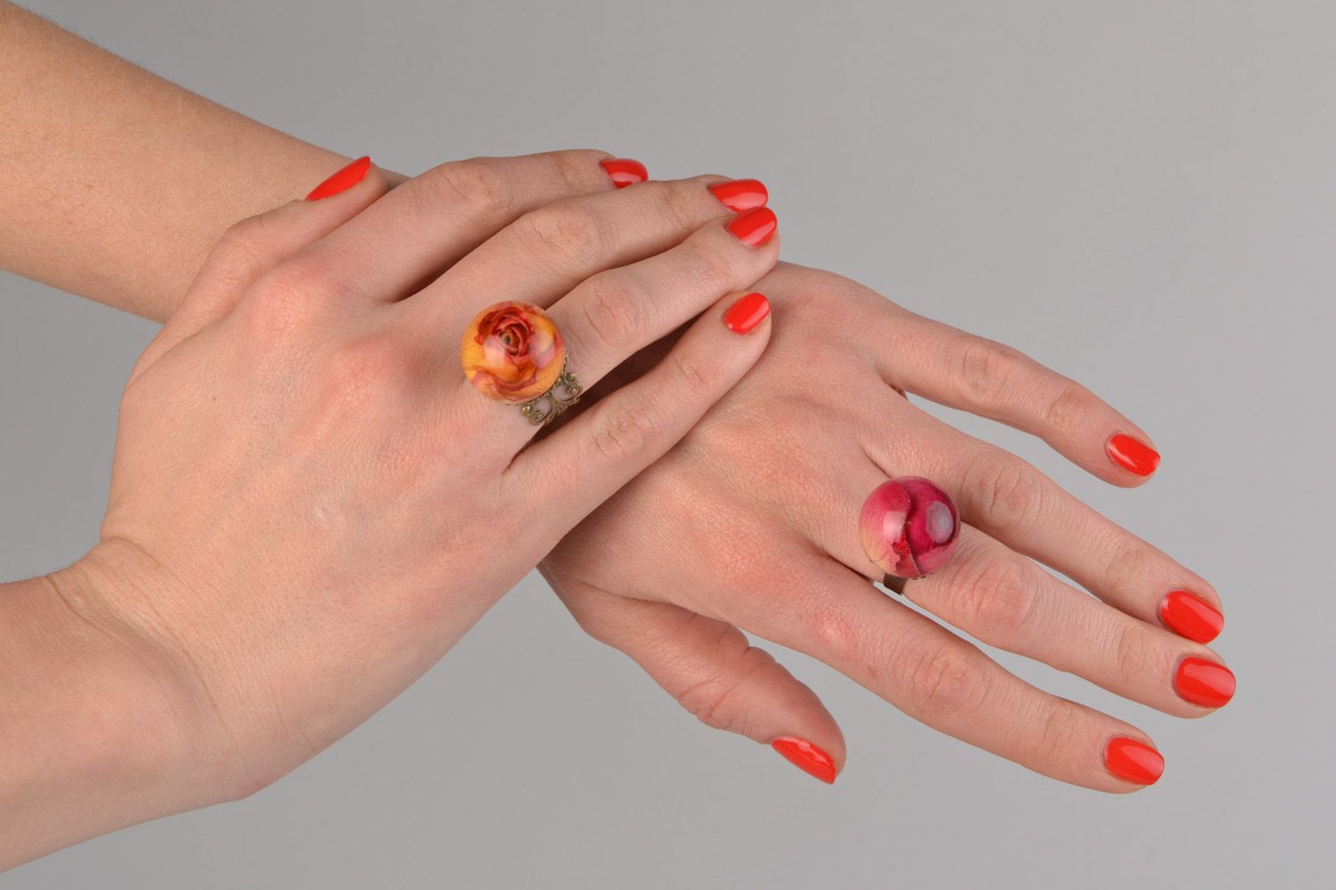 Set of handmade rings with roses coated with epoxy resin 2 items red and orange photo 2