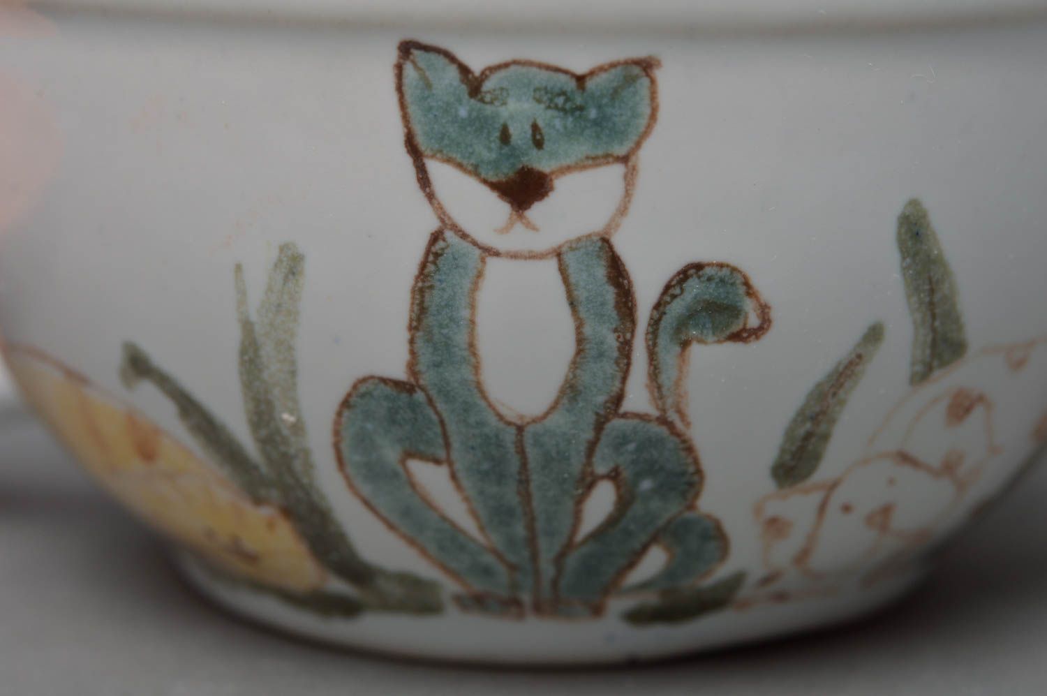 Tasse avec soucoupe à deux anses en porcelaine faite main orange dessin chat photo 3