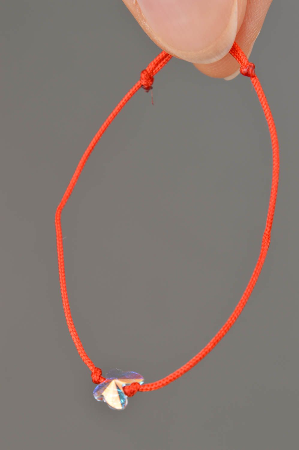 Bracelet fil rouge fait main en soie avec papillon original Cadeau pour fille photo 4