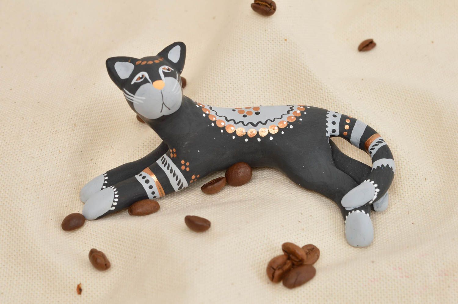 Figurine chat noir en céramique peinte décorative de petite taille faite main photo 1