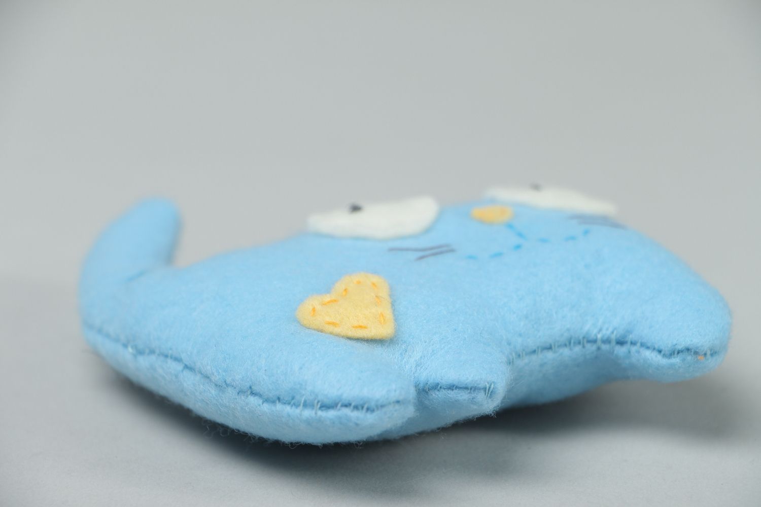 Мягкая игрушка из флиса в виде голубого кота  фото 3