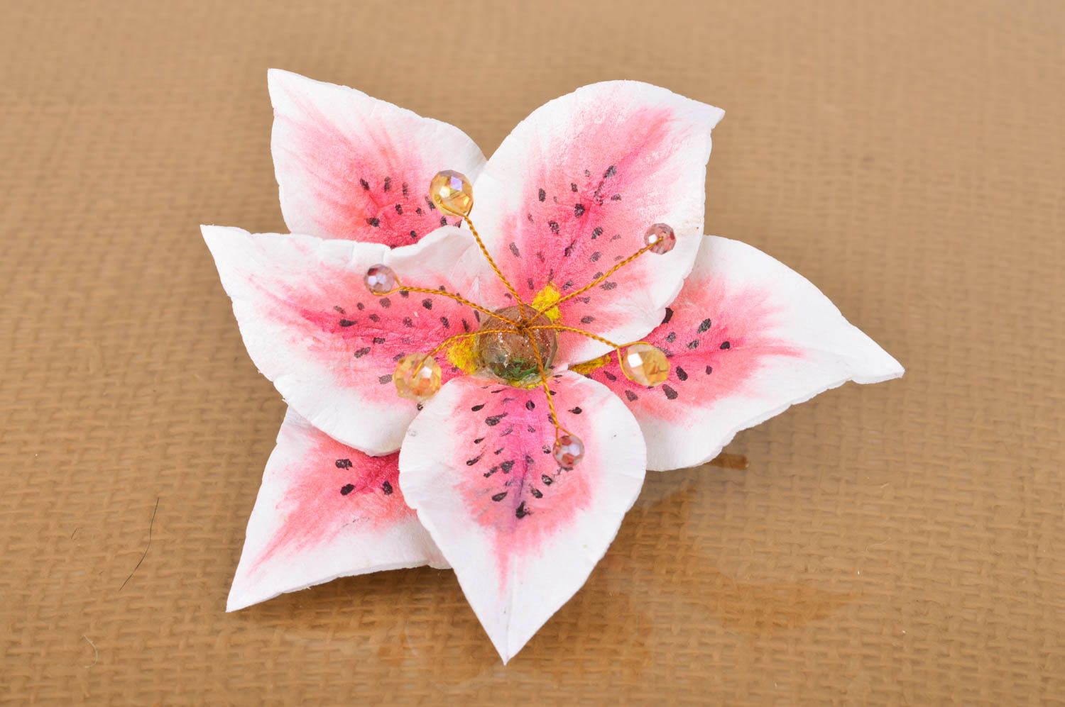 Blumen Haarspange Lilie aus Foamiran handmade Accessoire weiß rosa foto 2
