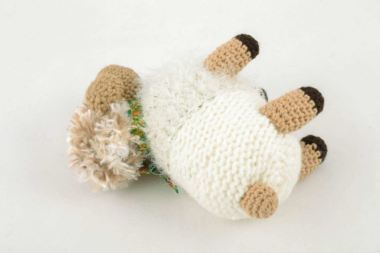 Giocattolo a maglia fatto a mano pupazzo morbido a forma di pecorella da bambini foto 2