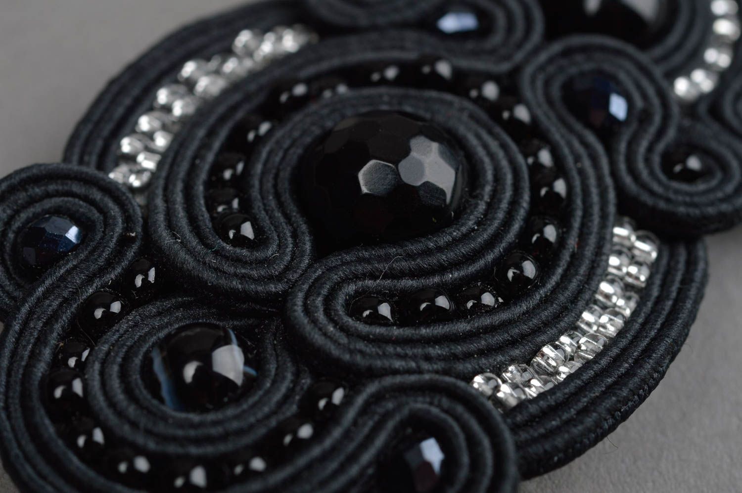 Boucles d'oreilles textiles noires verre perles fantaisie soutache faites main photo 5