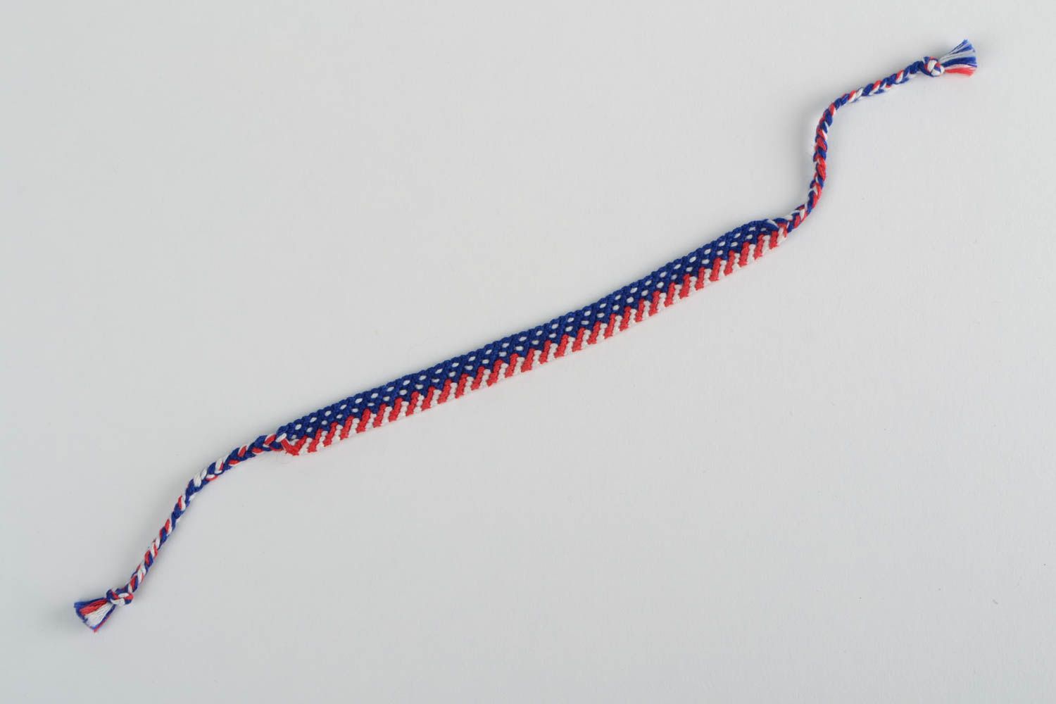 Bracelet en fils moulinés tressé fait main macramé original bleu blanc rouge photo 5