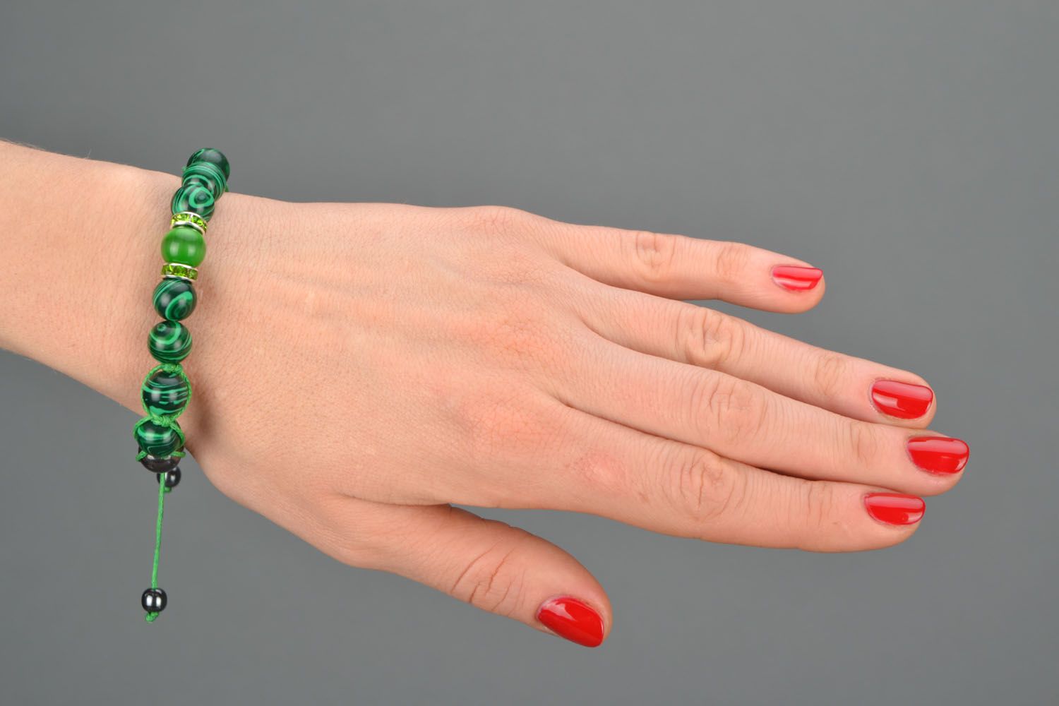Green beaded bracelet photo 1