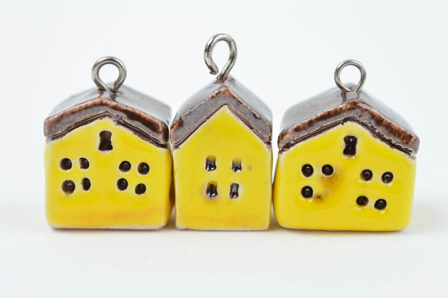 Lot de Pendentifs originaux fait main maisons jaunes 3 pièces Bijoux fantaisie photo 2