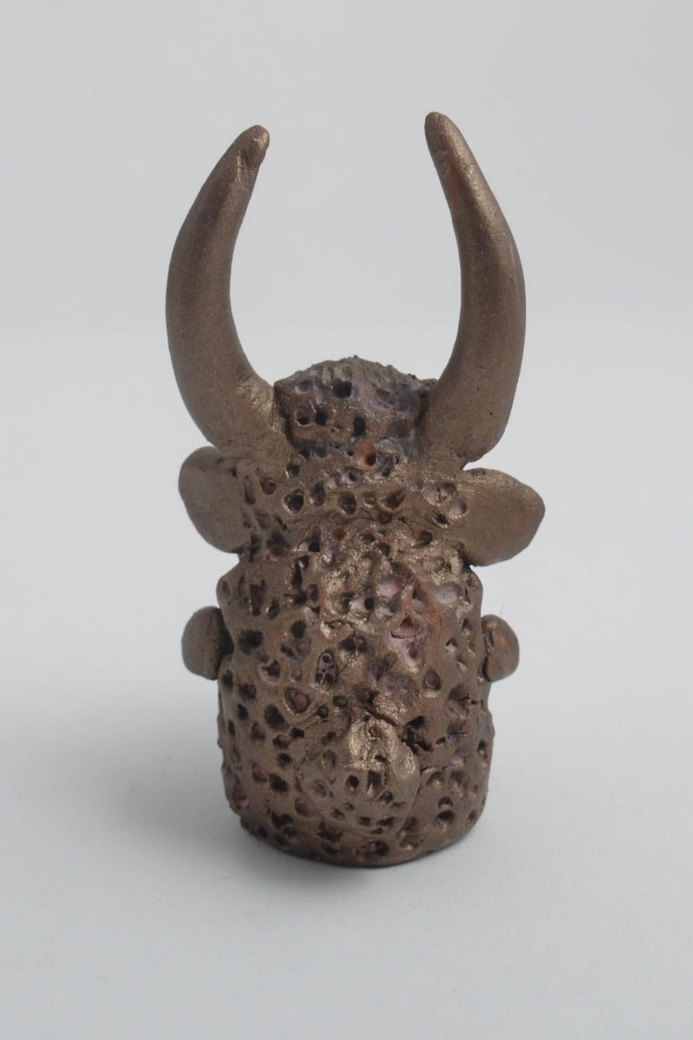 Figurine animal fait main Petite statuette taureau en argile Déco intérieur photo 2