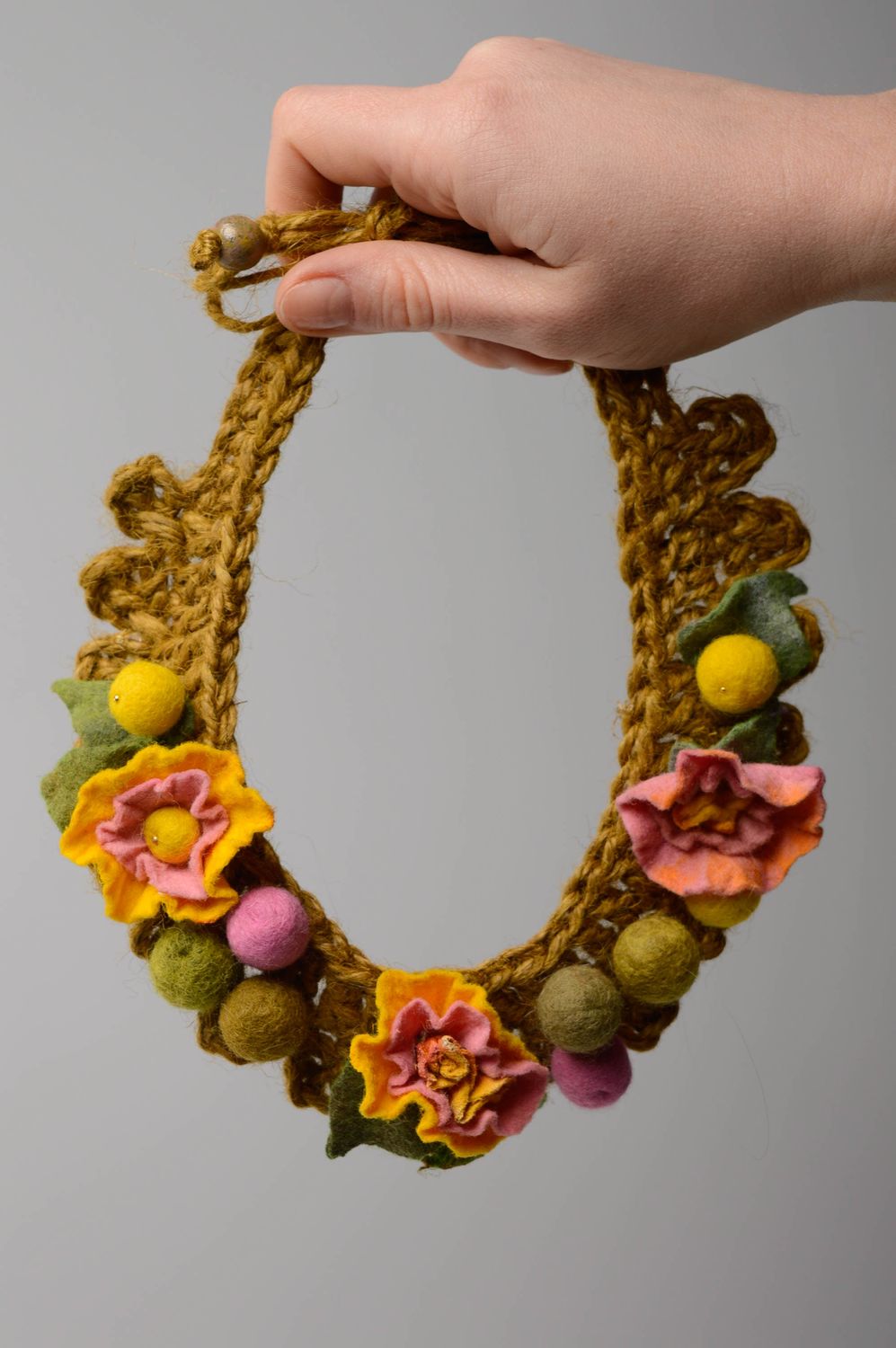 Crochet bag and linen necklace photo 4