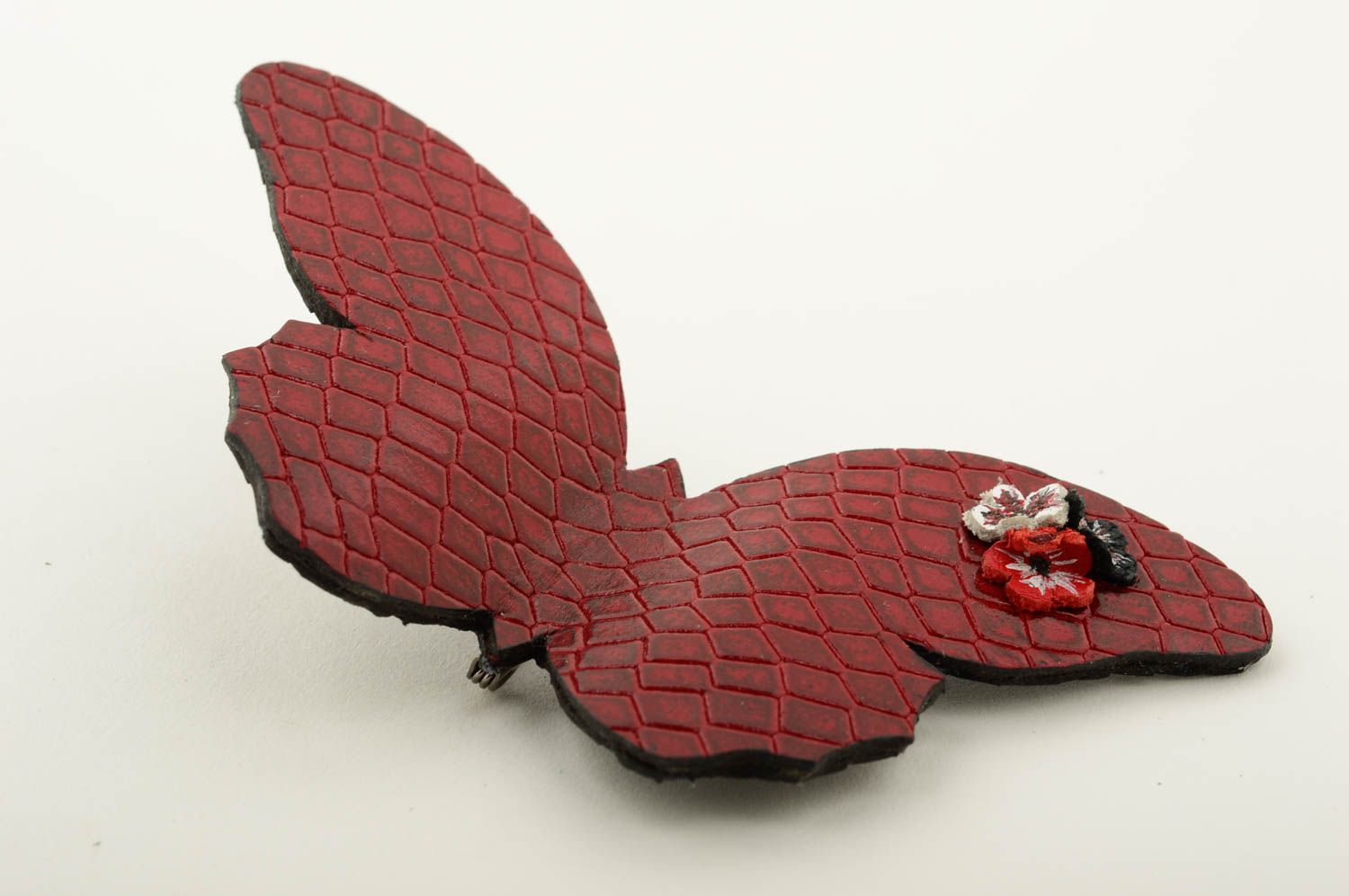 Broche rouge Bijou fait main papillon en cuir épingle en métal Cadeau pour femme photo 3