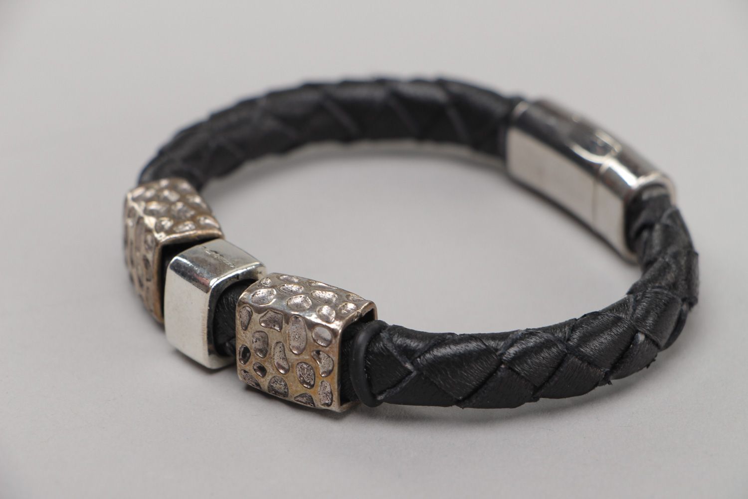 Handmade thin laconic wrist bracelet woven of black color leather for women photo 2