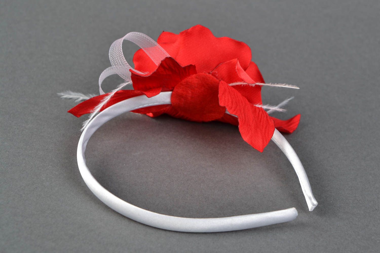 Ободок с цветком из лент на пластиковой основе Красно-белый фото 4