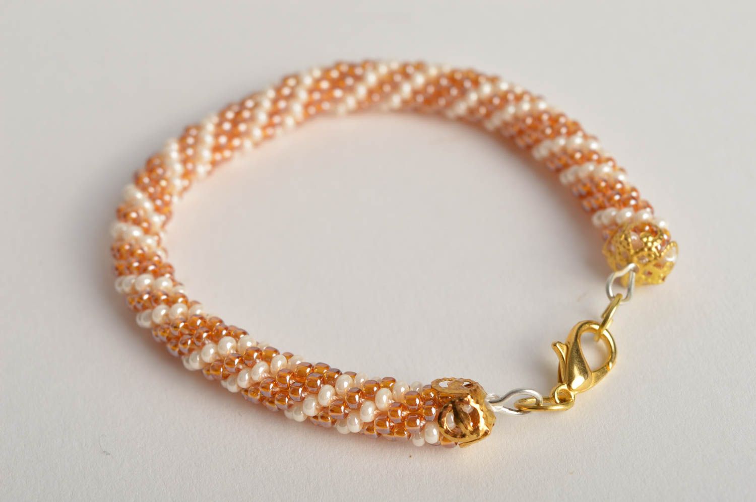 Bright elegant beige snd white beads adjustable bracelet for girls and women photo 3