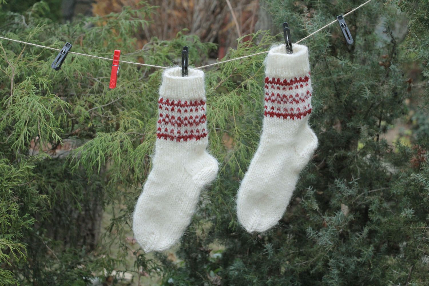 Chaussettes tricotées main en laine naturelle photo 1