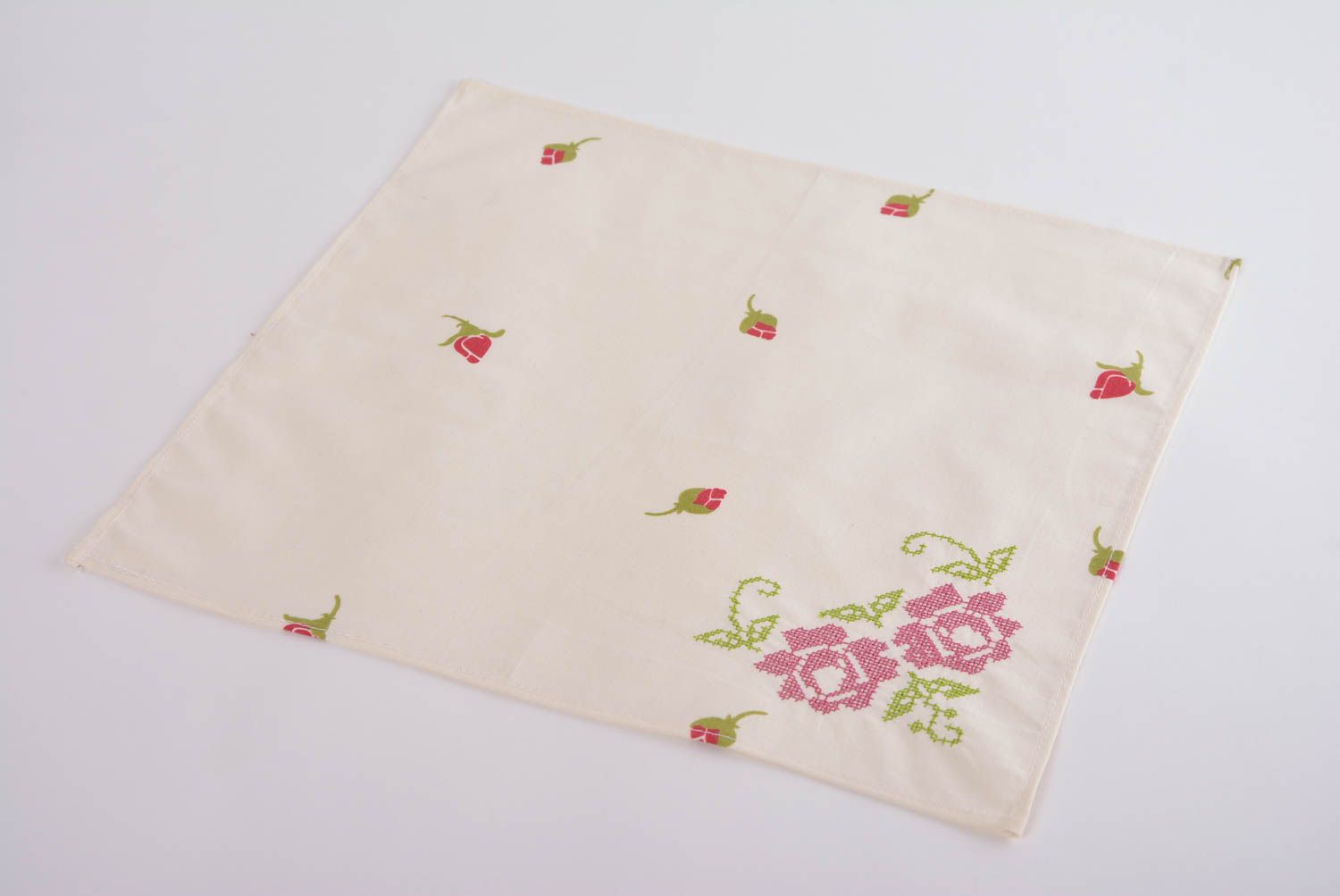 Handmade square napkin with machine embroidery with beautiful flowers home decor photo 1