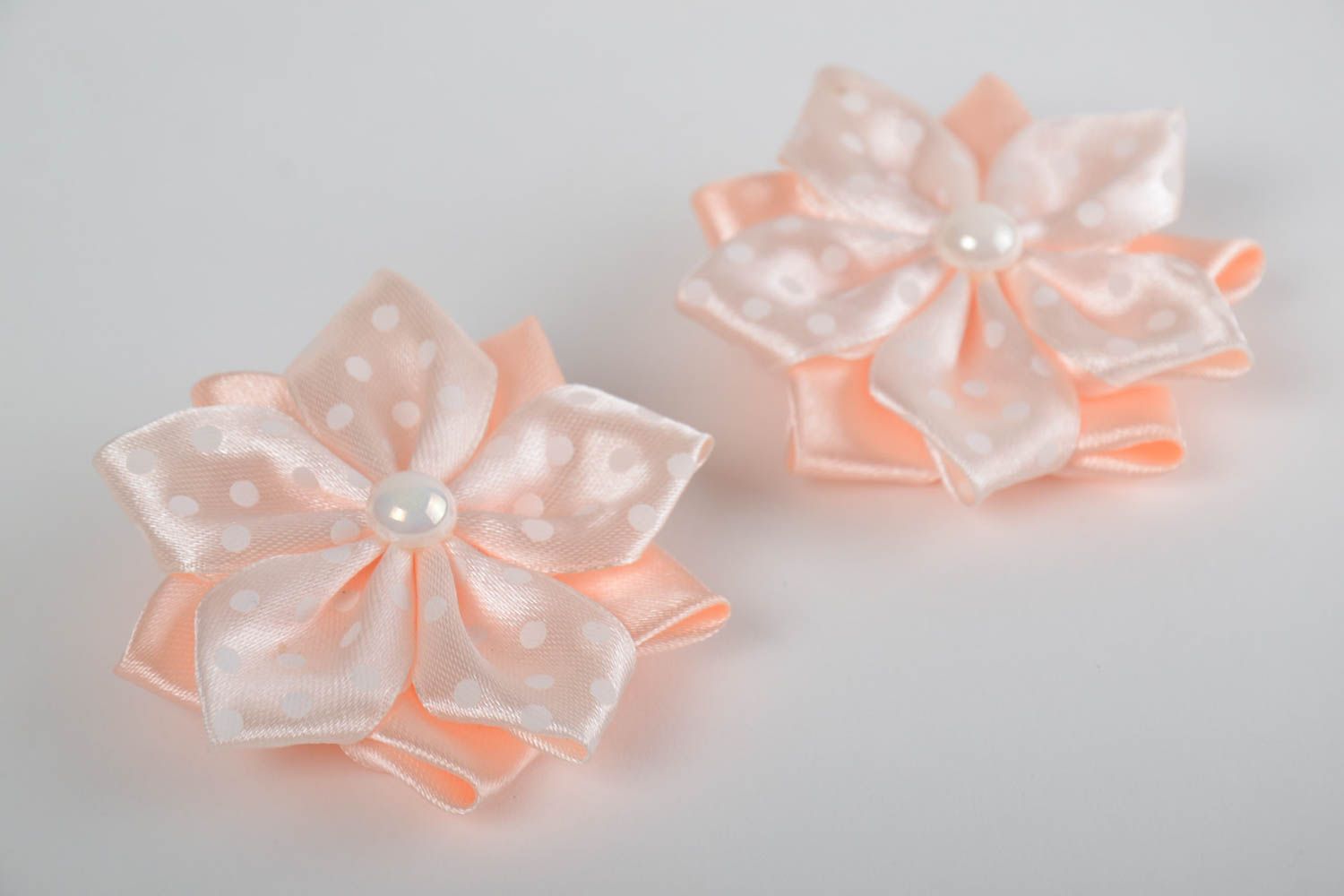 Beautiful tender 2 kanzashi flower hair clips set hand made of satin ribbons
 photo 5