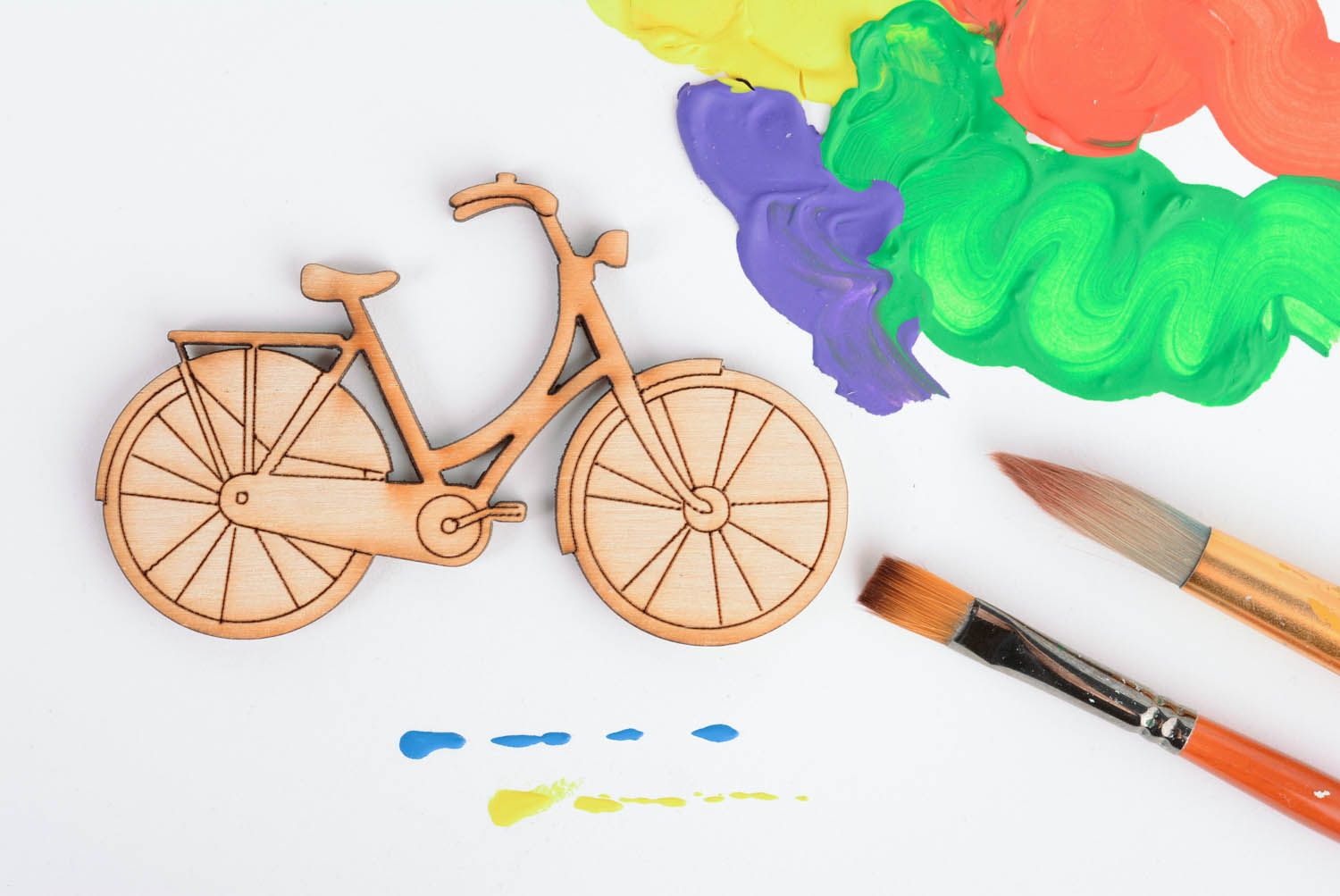 Vélo en bois à décorer en forme de bicyclette photo 1