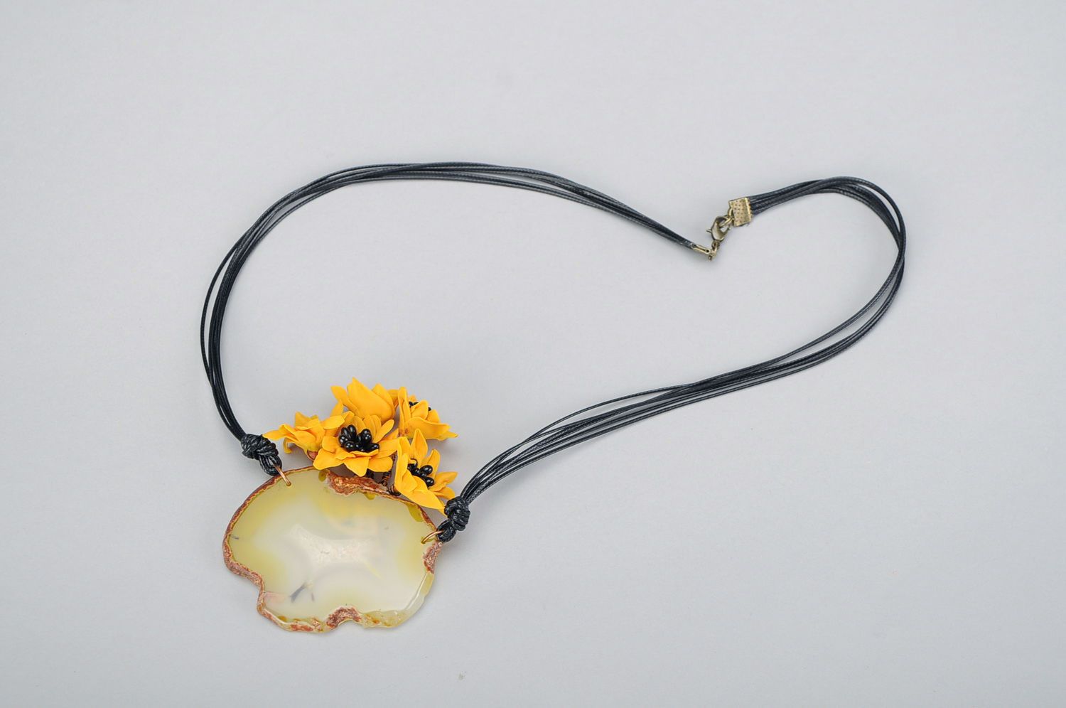 Pendant with agate and polymer clay photo 2