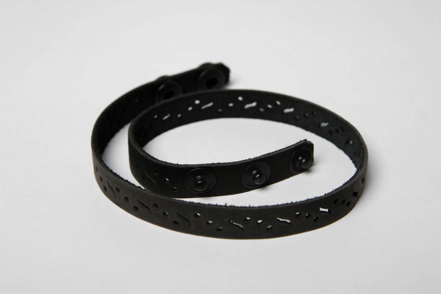Bracelet en cuir noir Bijou fait main à motifs design Cadeau pour femme photo 5