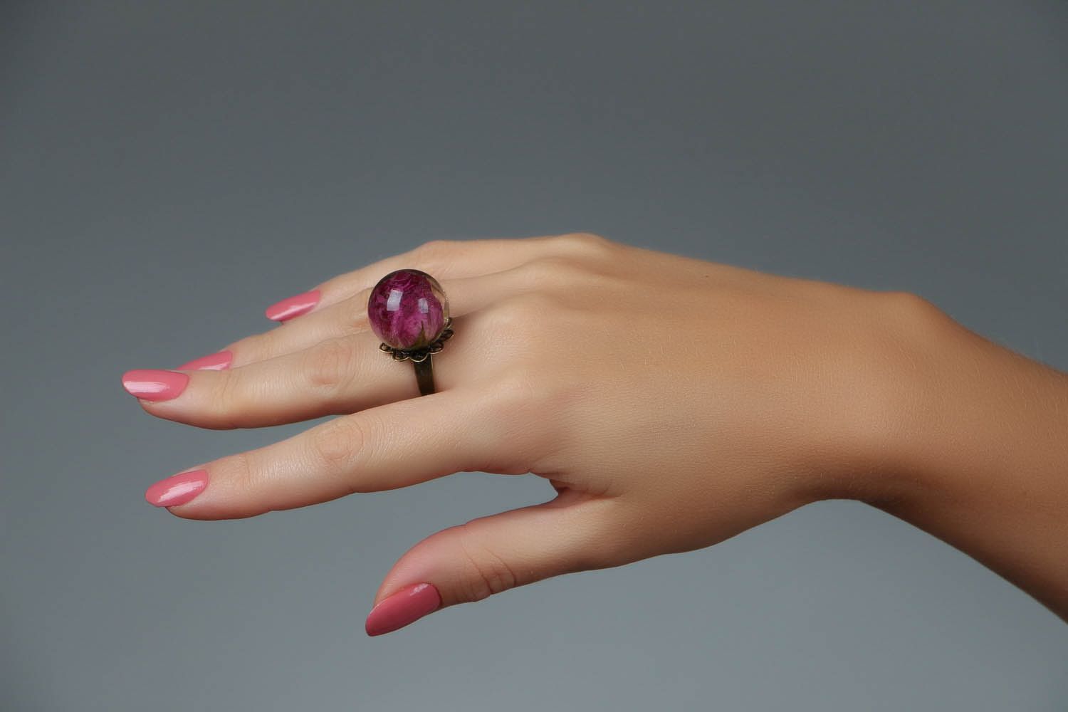 Handmade Fingerring mit Rose im Epoxydharz foto 5